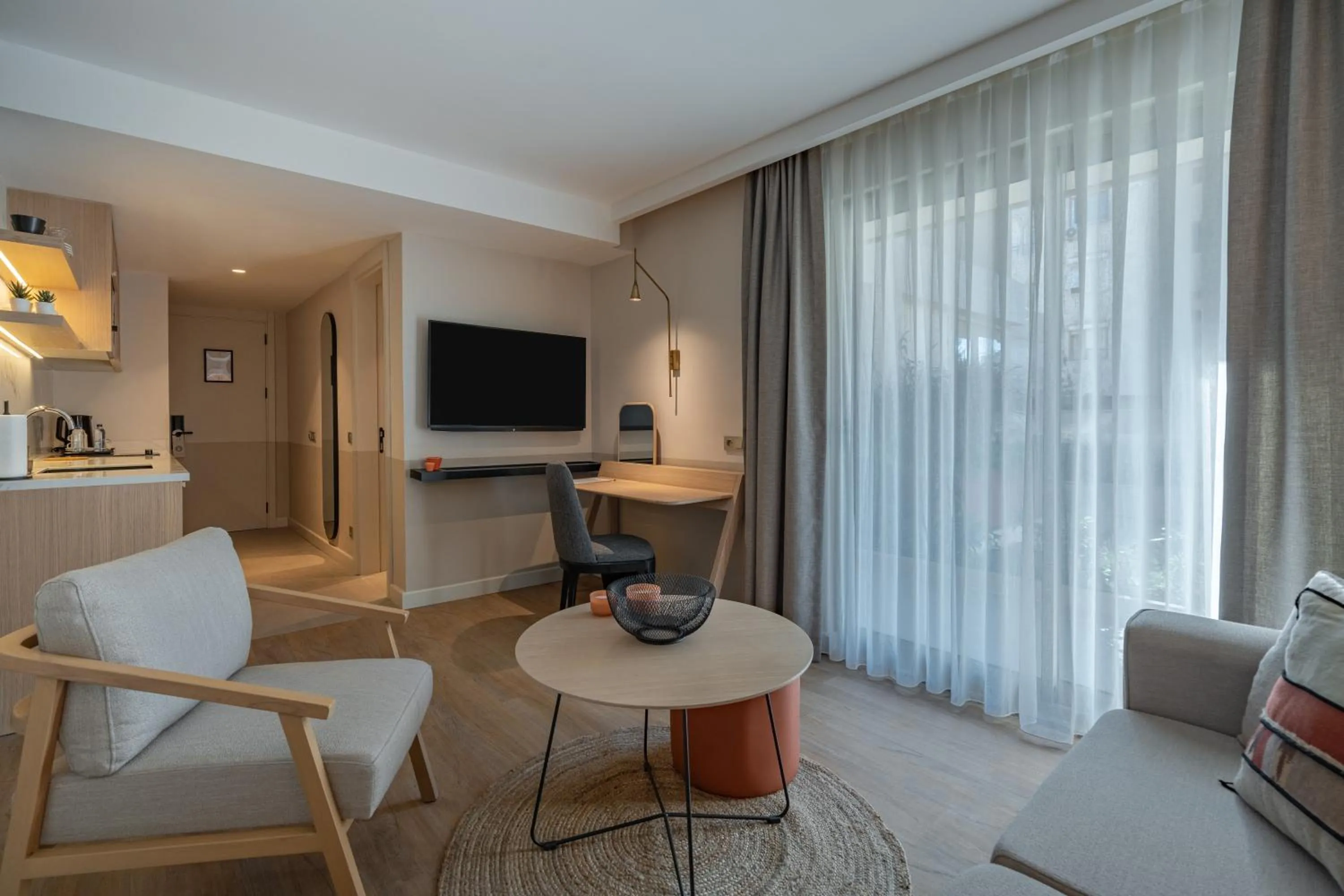 Oli Hotel and Suites