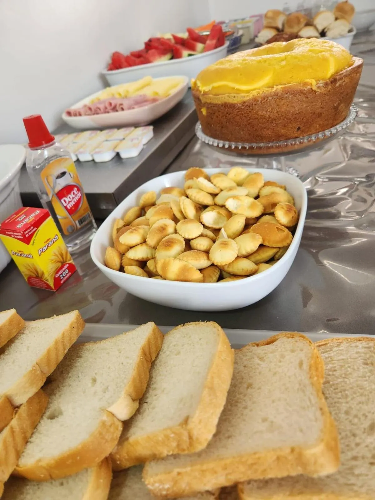 Buffet breakfast in Pousada BOB Suítes