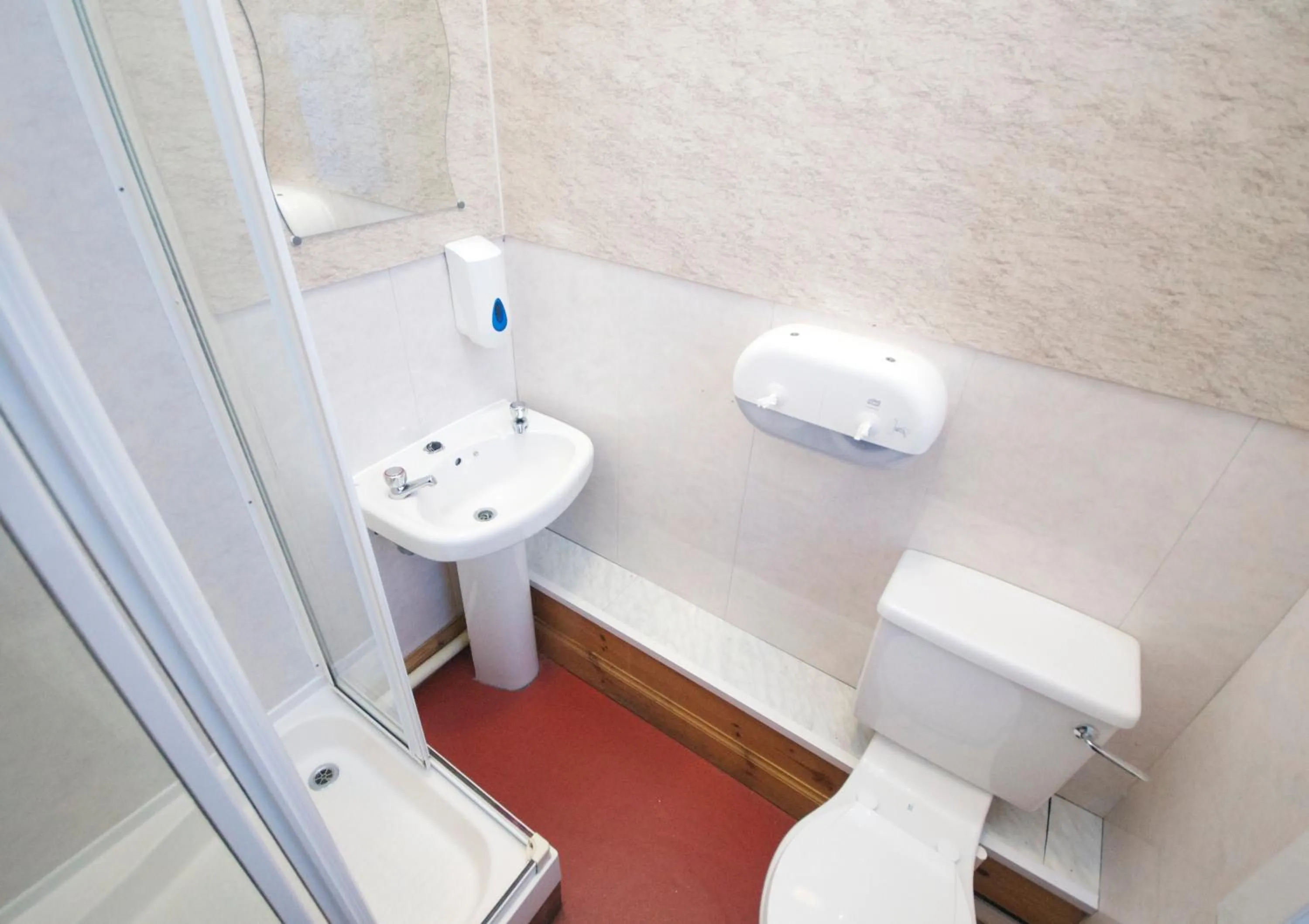 Shower in Blackwater Hostel