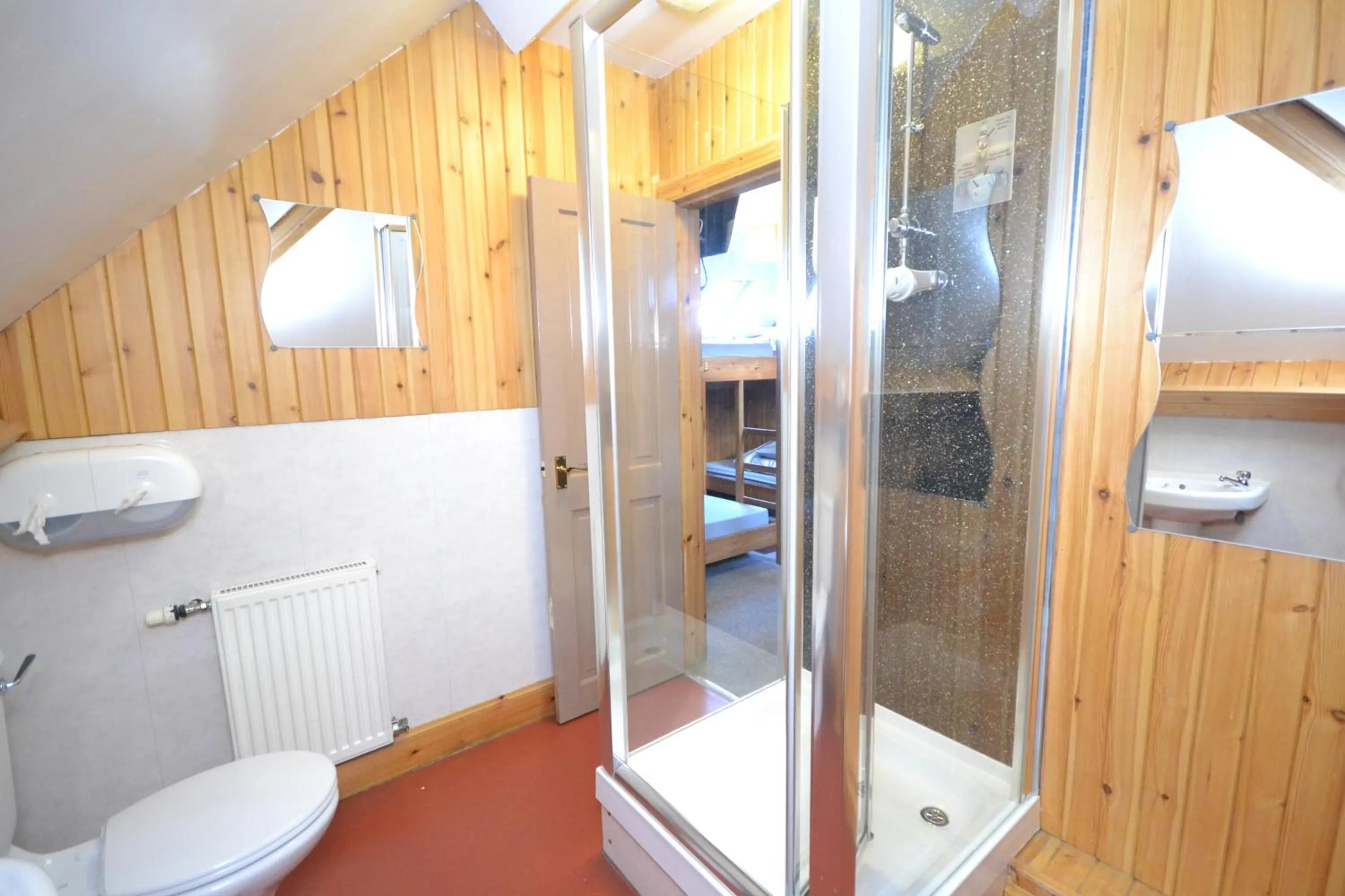 Photo of the whole room in Blackwater Hostel