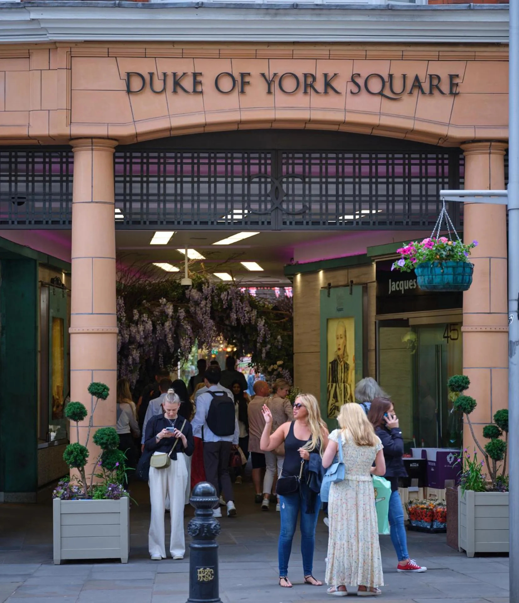 Area and facilities in The Apartments by The Sloane Club