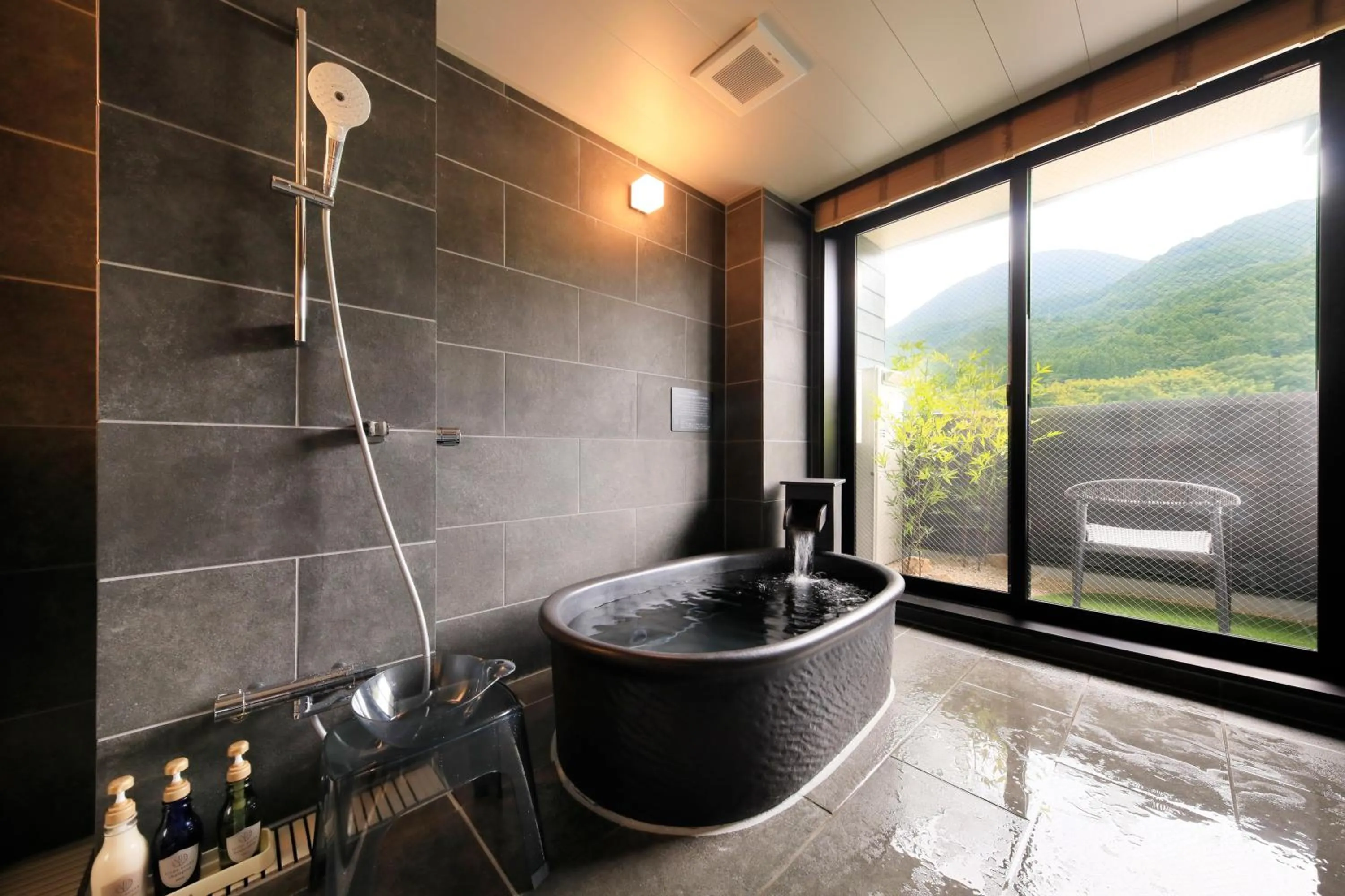 Shower in Yutorelo Tsuwano