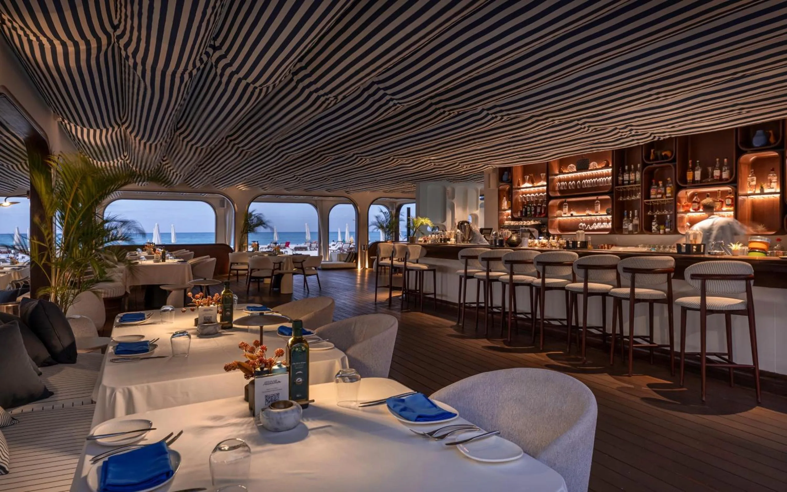 Restaurant/places to eat in Al Alamein Hotel