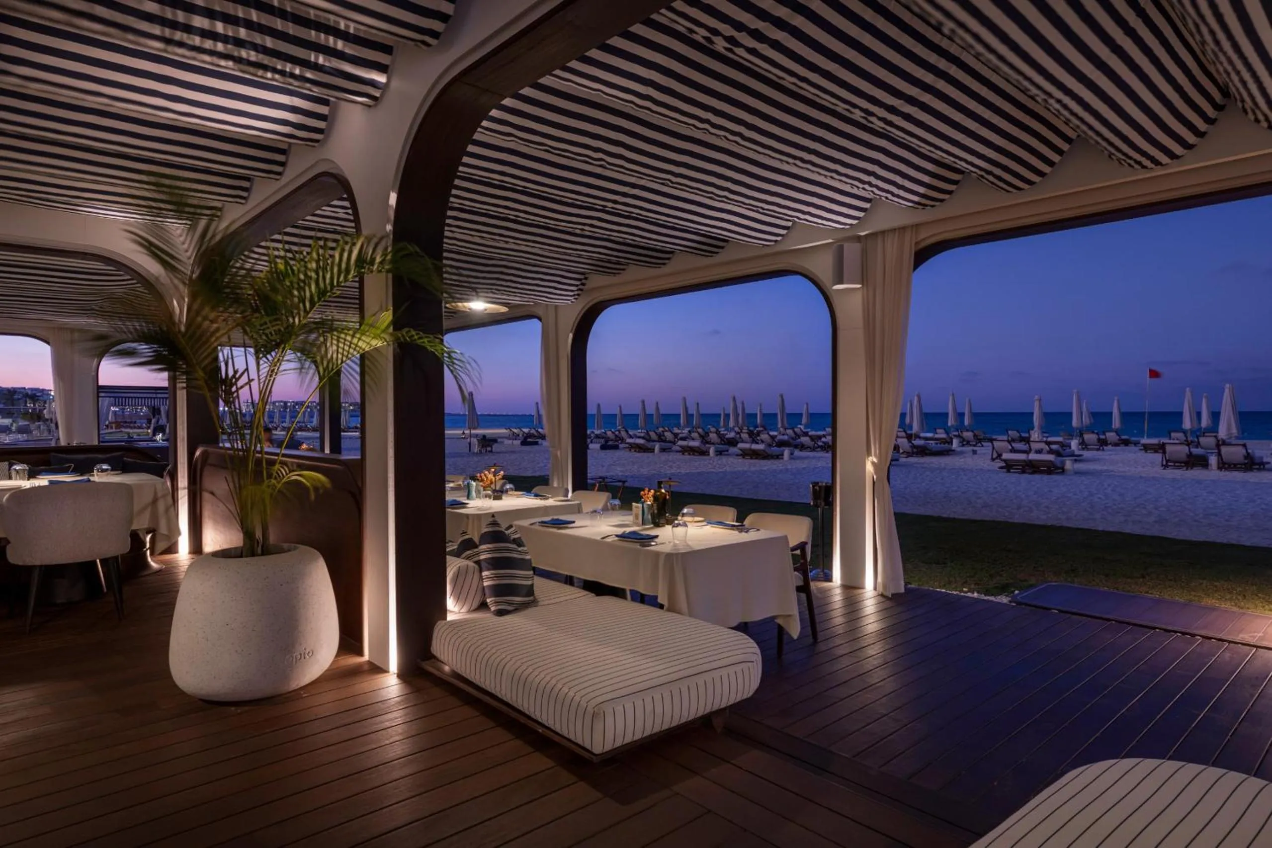 Restaurant/places to eat in Al Alamein Hotel