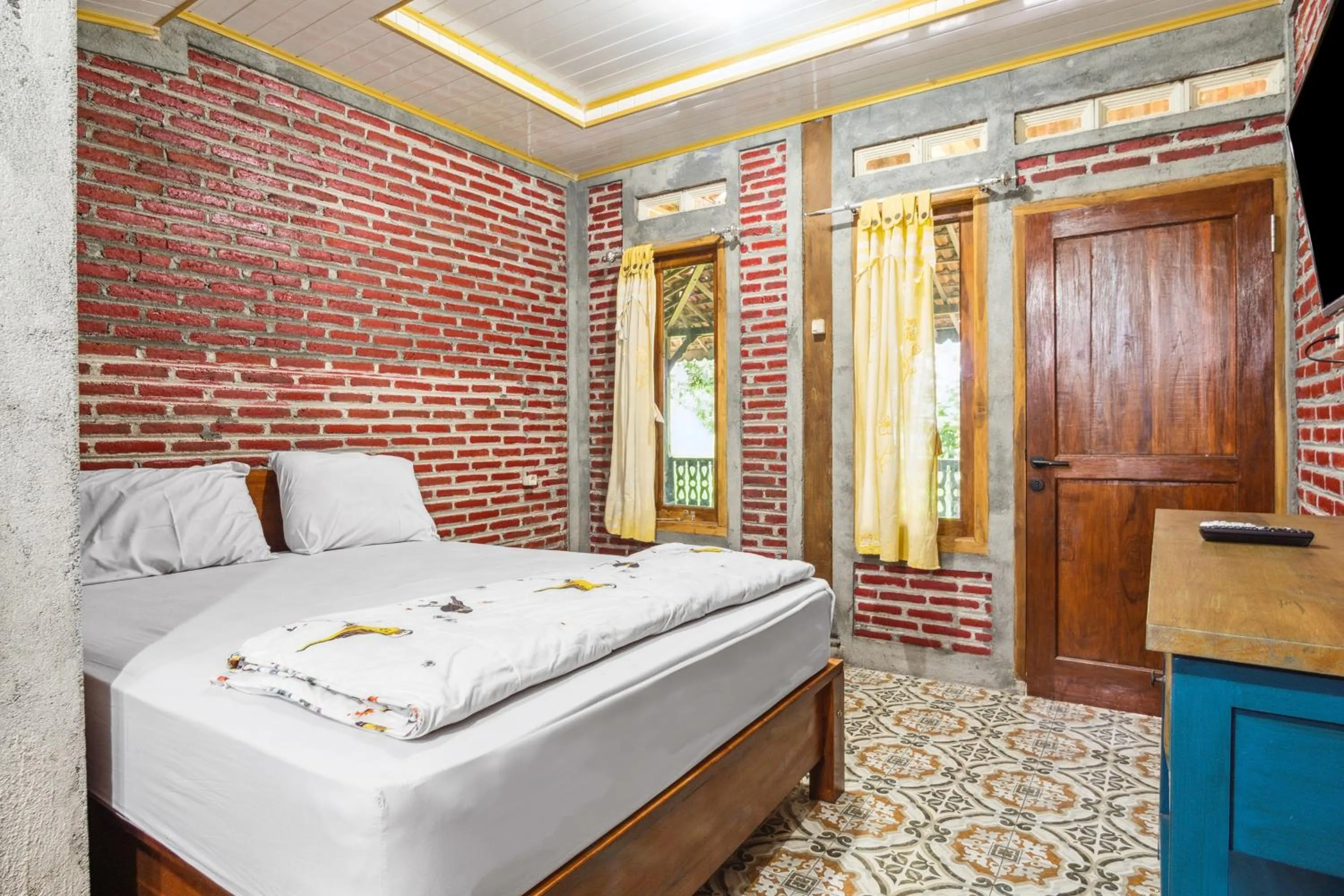 Bed in Joglo Ndalem Sabine Syariah