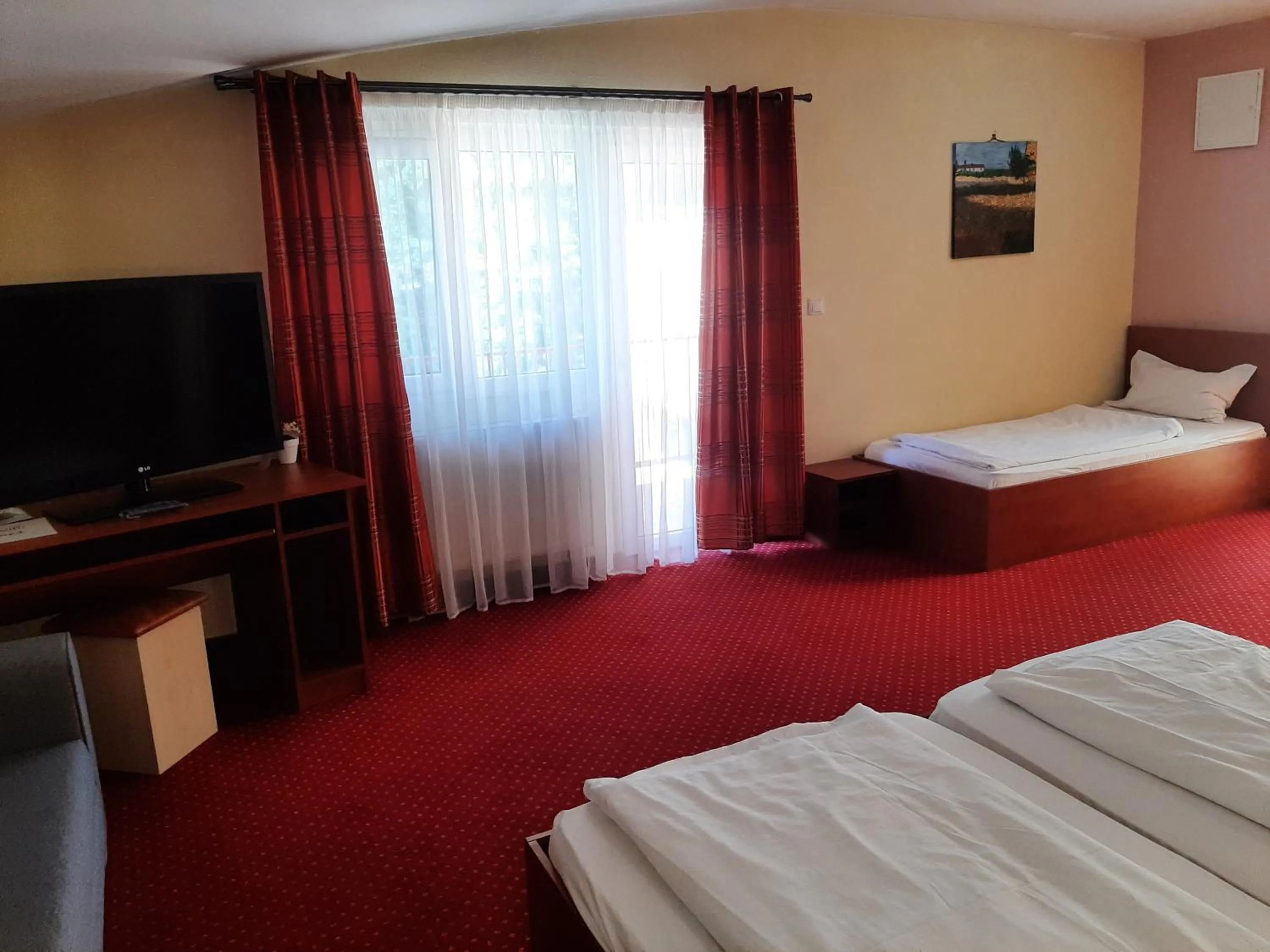 Triple Room with Mountain View in Pensiune Safrane