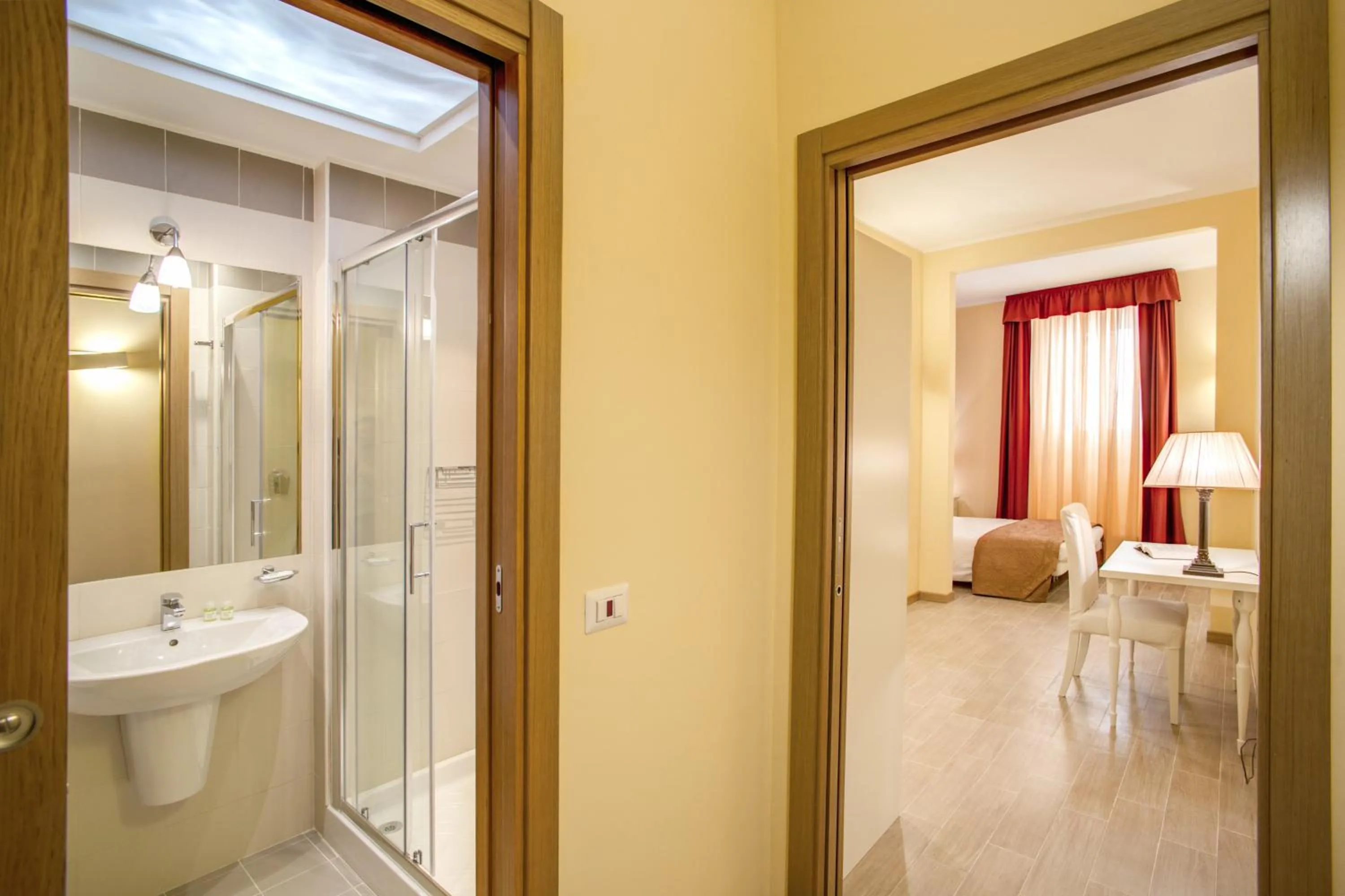 Toilet in Top Floor Navona