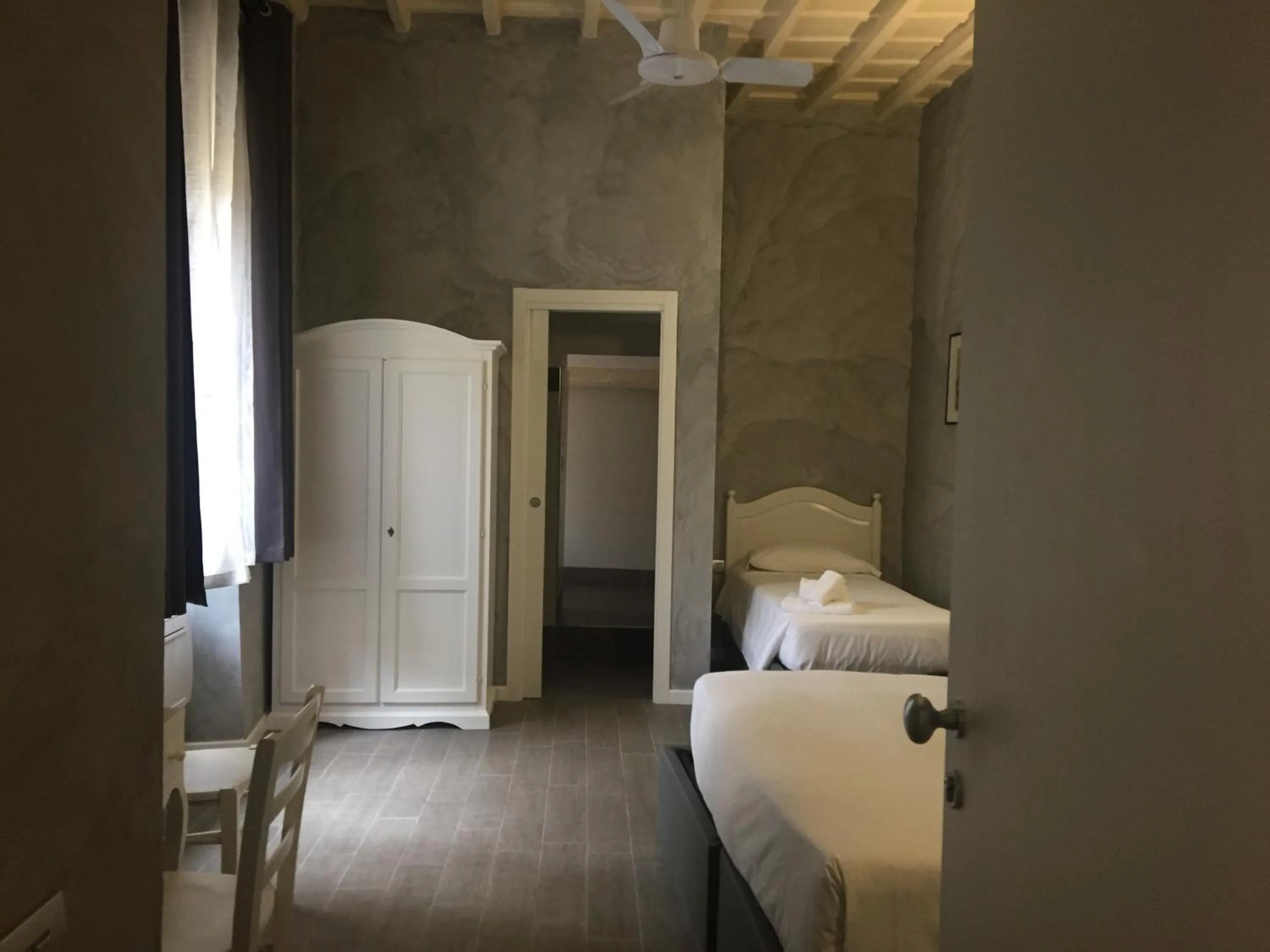 Photo of the whole room, Bed in Top Floor Navona