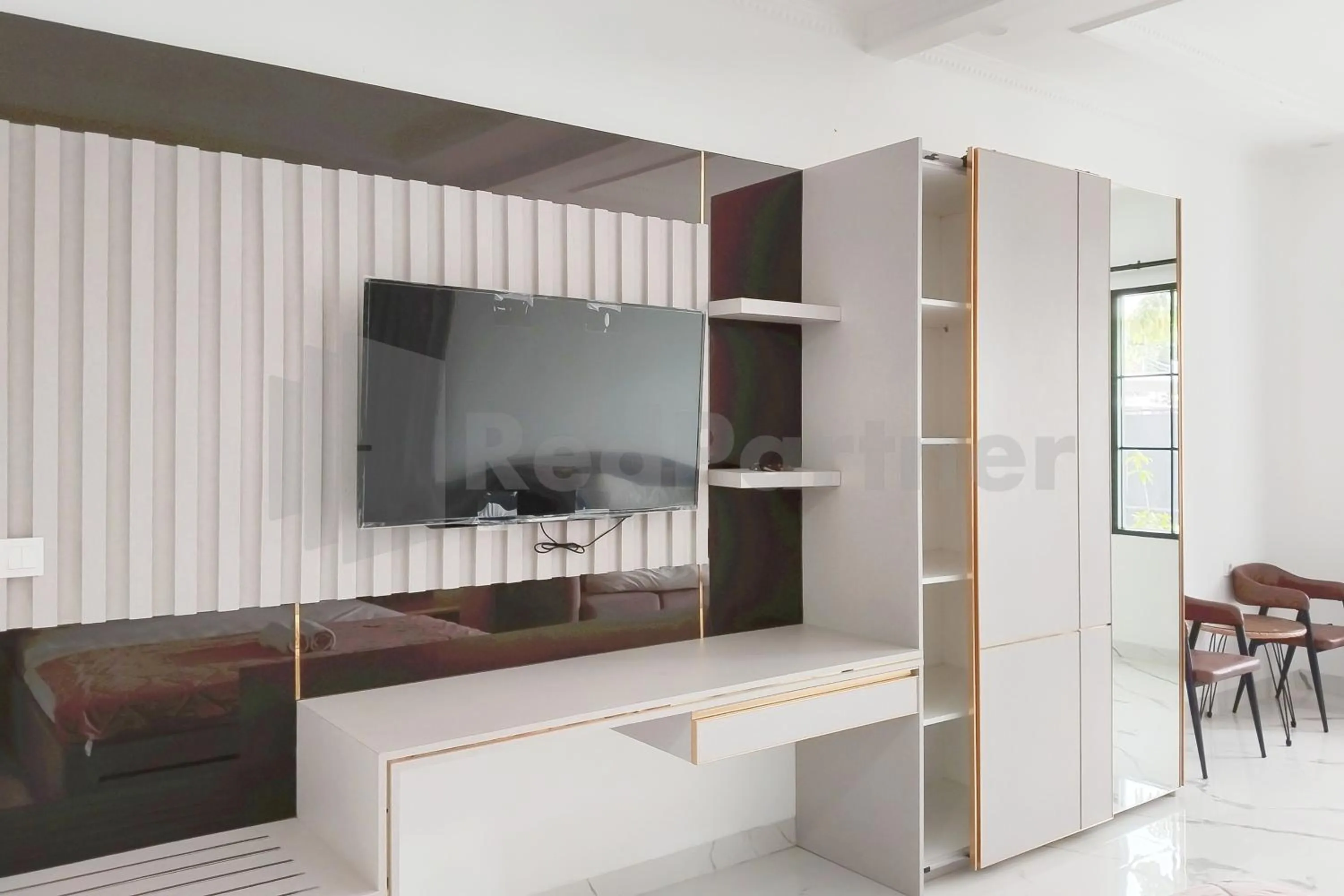 TV and multimedia in Khayrizsan Premium Mitra RedDoorz