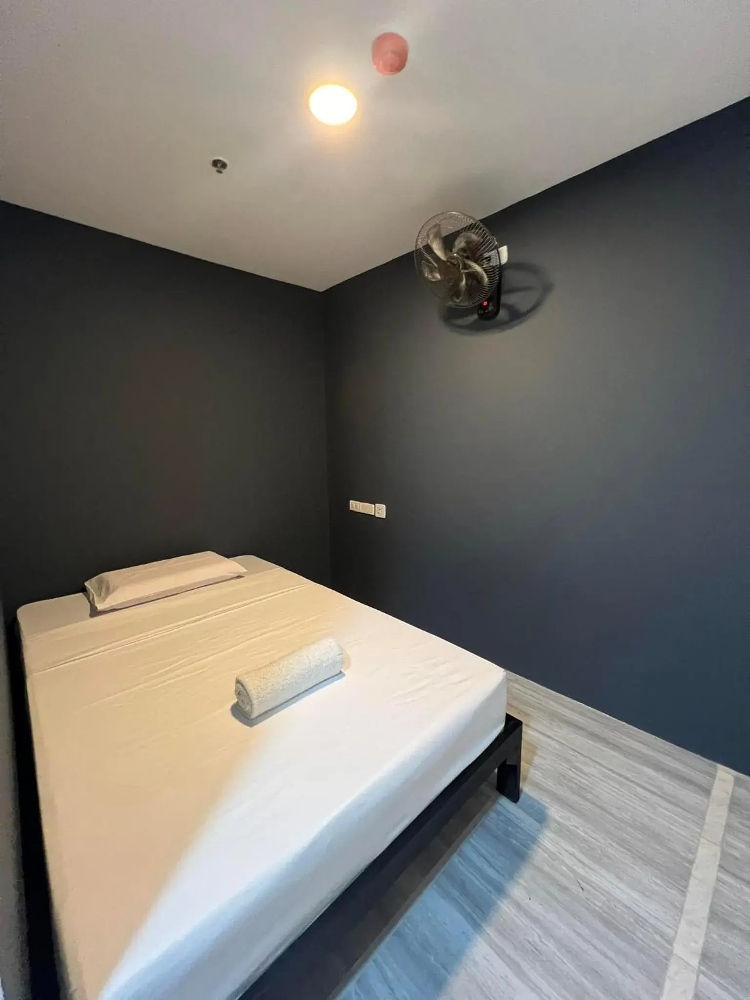 Budget Single Room in Maine City Residences Tramo Budget Single Room in Maine City Residences Tramo