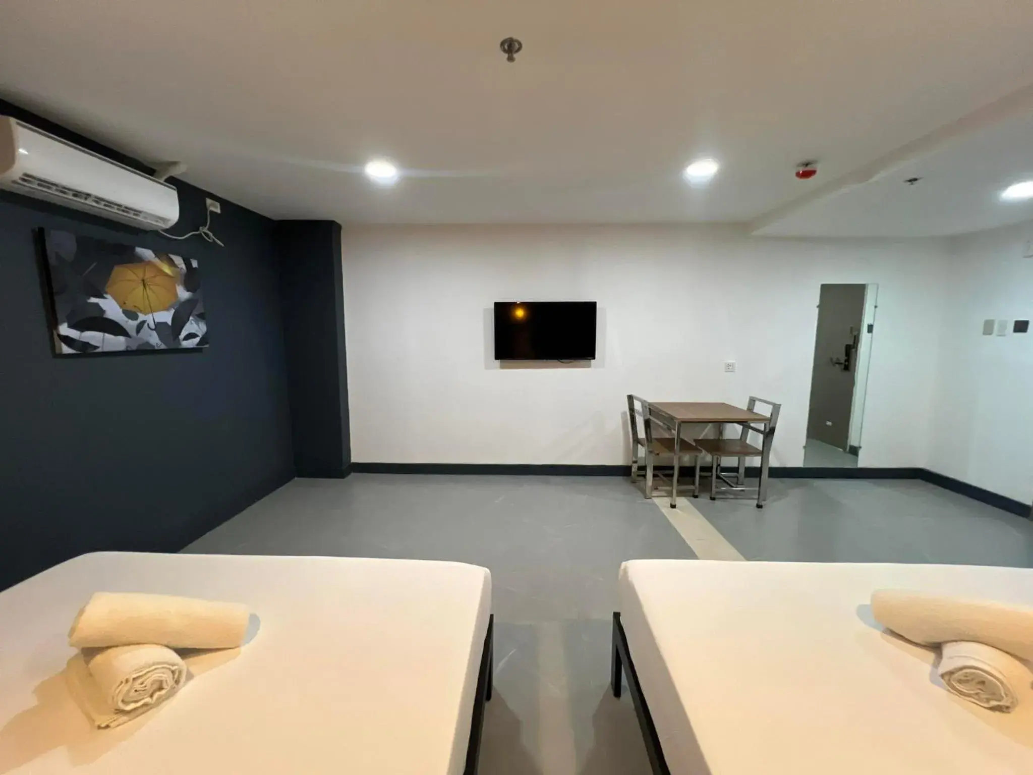 Quadruple Room with Private Bathroom in Maine City Residences Tramo Quadruple Room with Private Bathroom in Maine City Residences Tramo