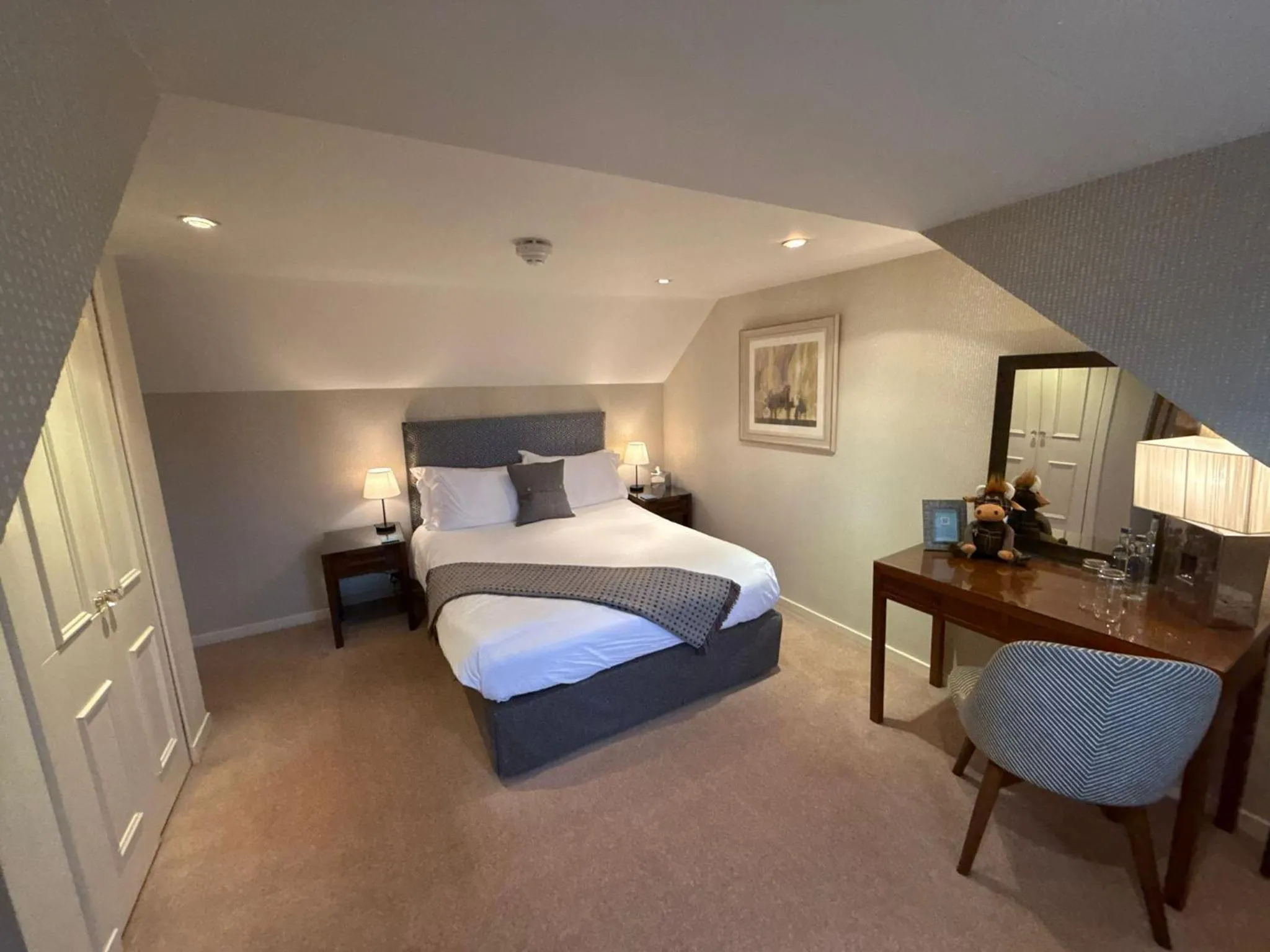 Bedroom, Bed in The Airds Hotel and Restaurant