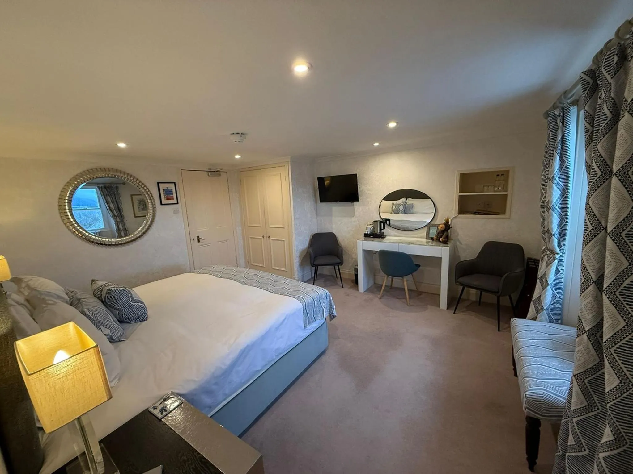 Bedroom, Bed in The Airds Hotel and Restaurant