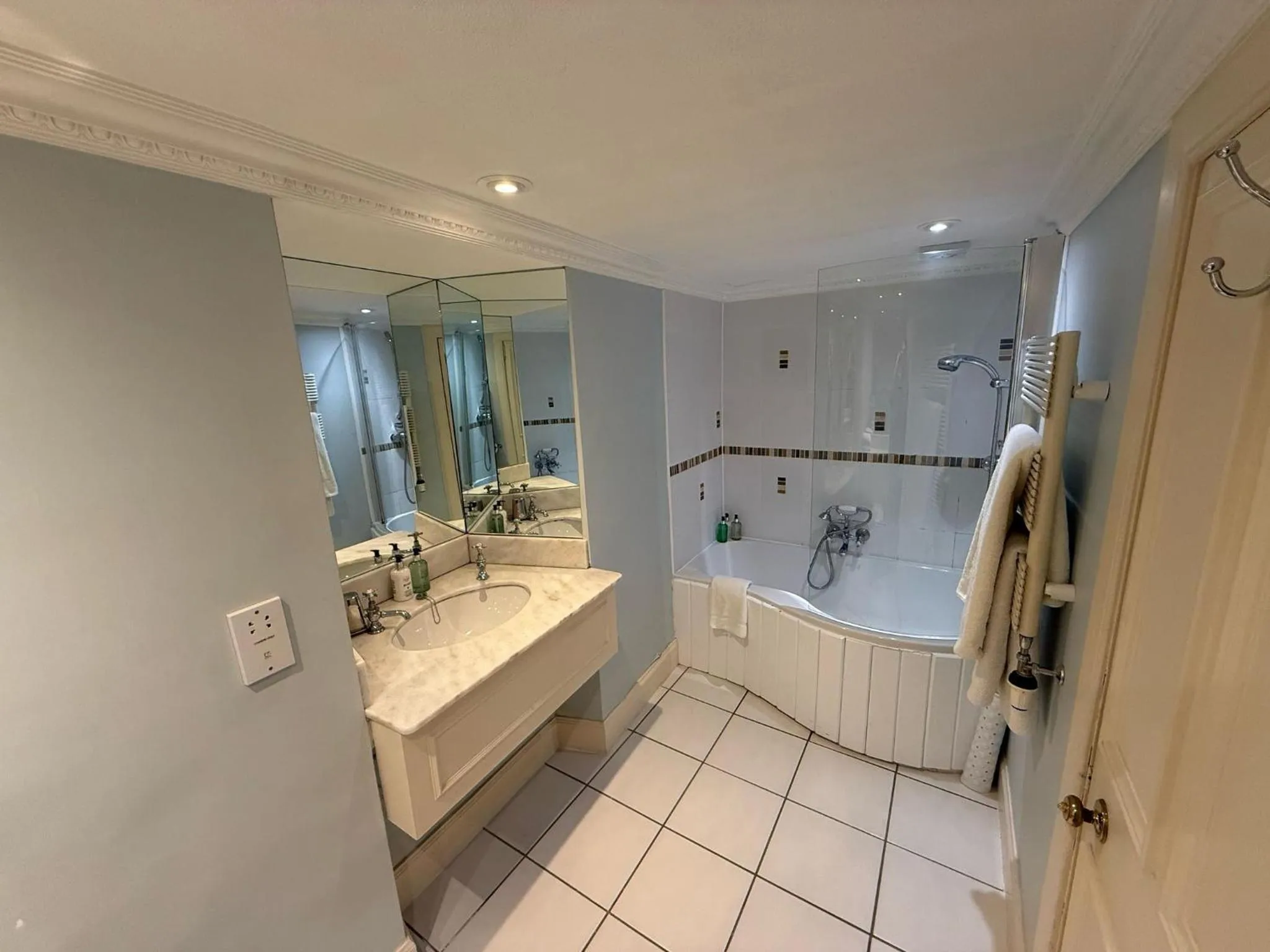 Bathroom in The Airds Hotel and Restaurant