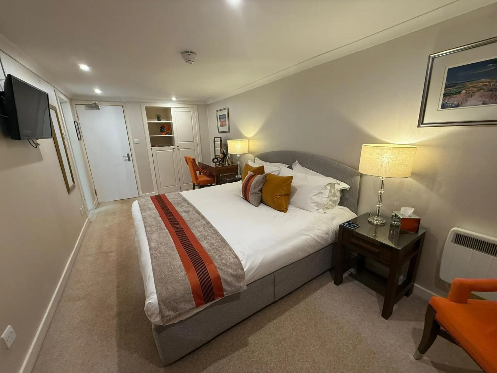 Bedroom, Bed in The Airds Hotel and Restaurant