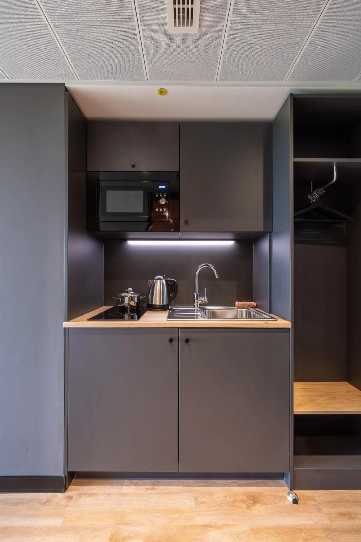 Kitchen or kitchenette in The Base Munich