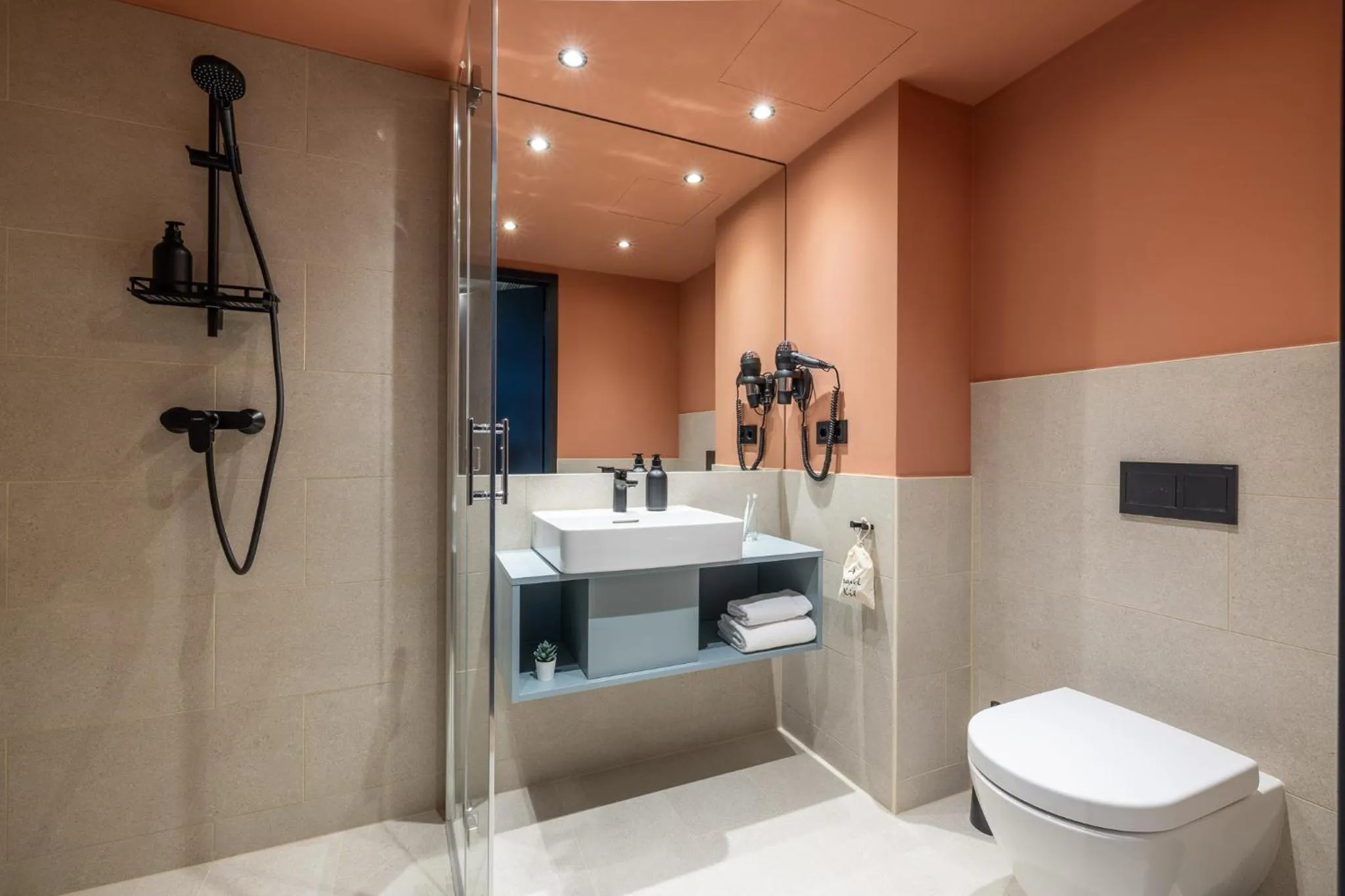 Shower in The Base Munich