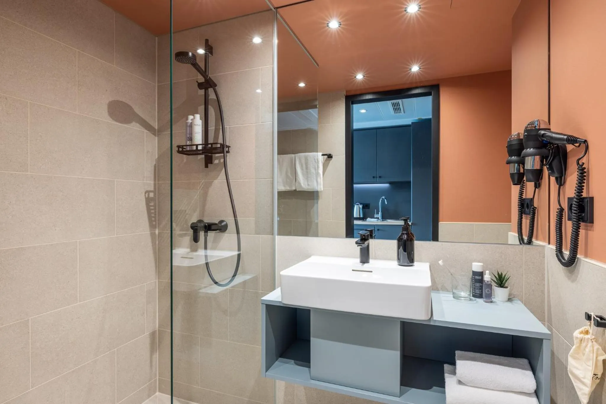 Shower in The Base Munich