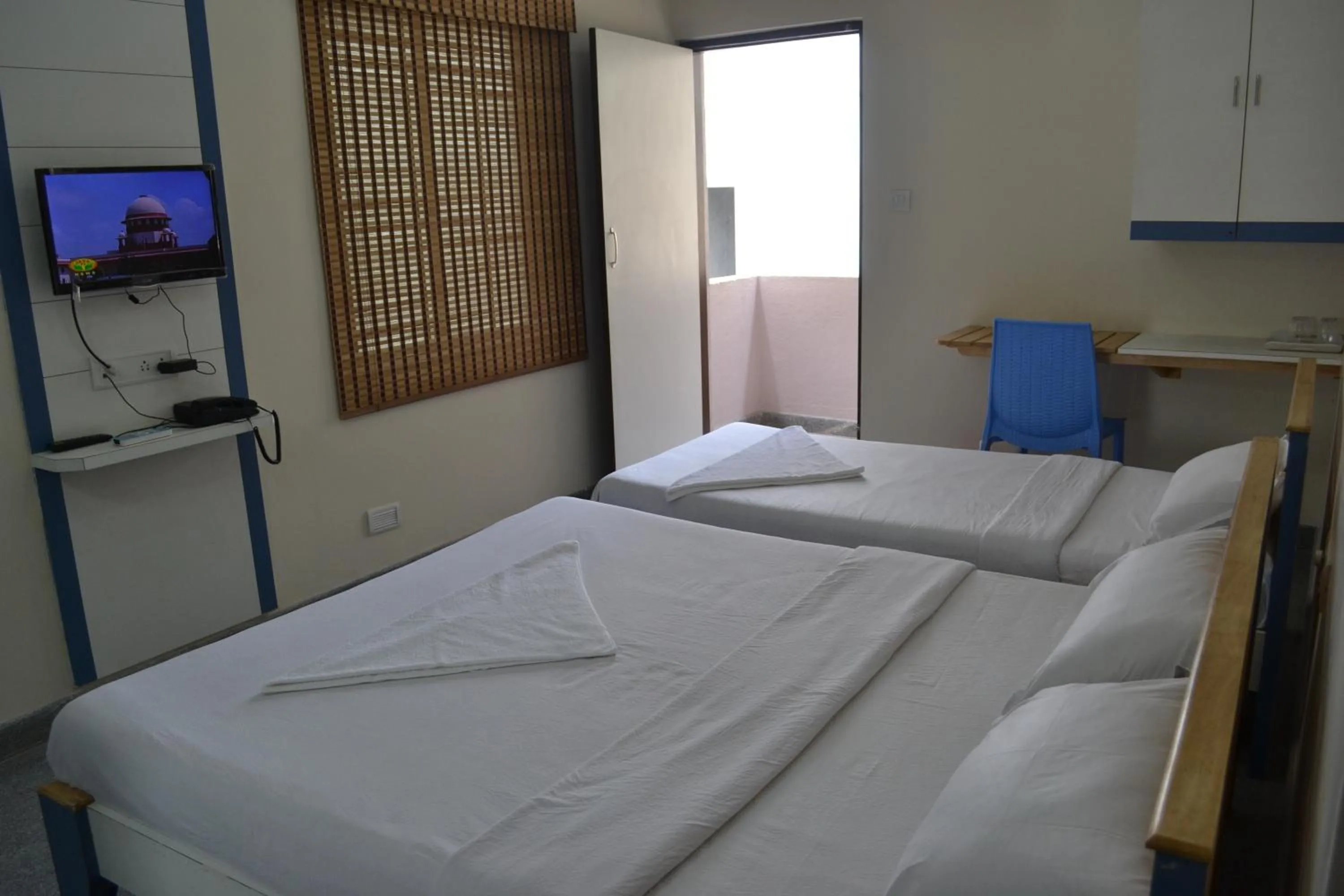 Bedroom, Bed in Metro Park