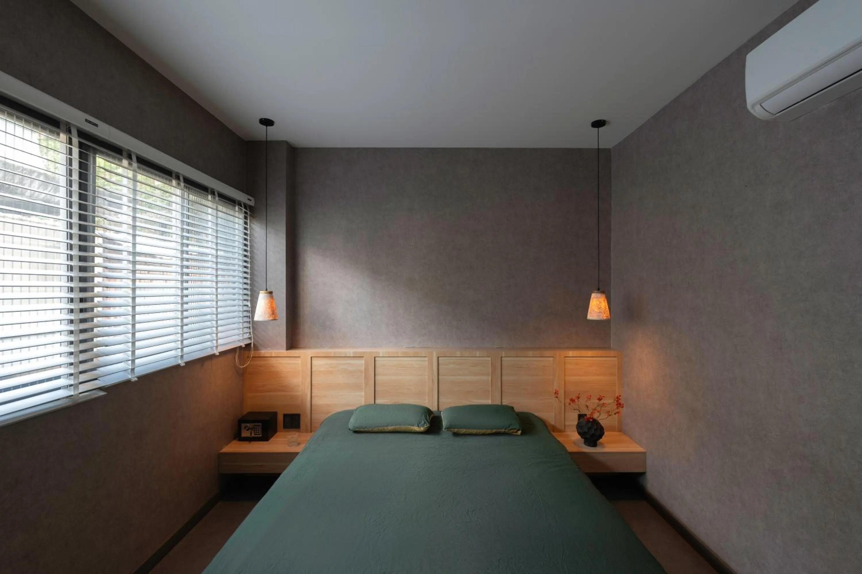 air conditioner, Bed in Zeus Living - City Central