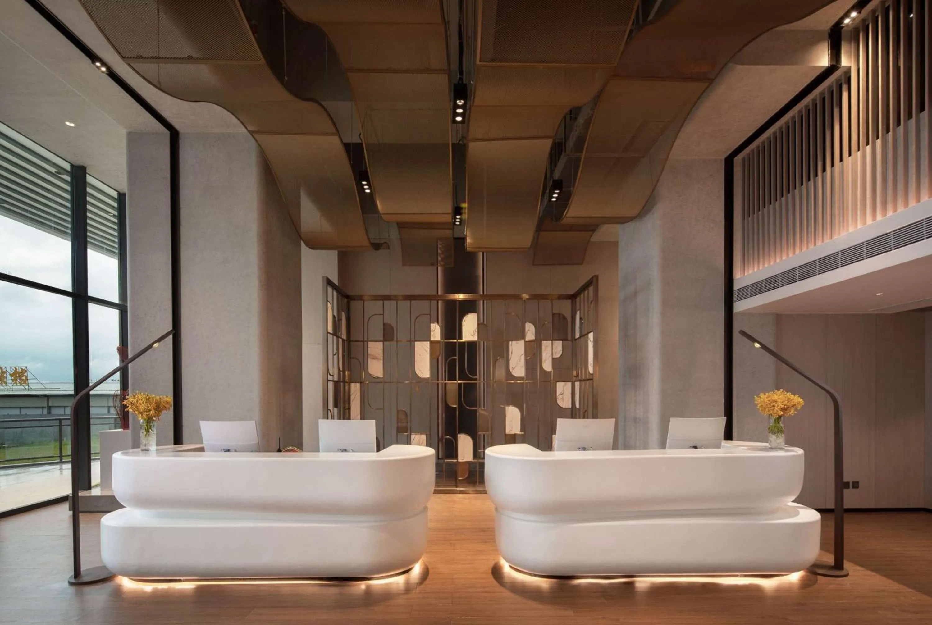 Lobby or reception in Ramada by Wyndham Huizhou Double Moon Bay