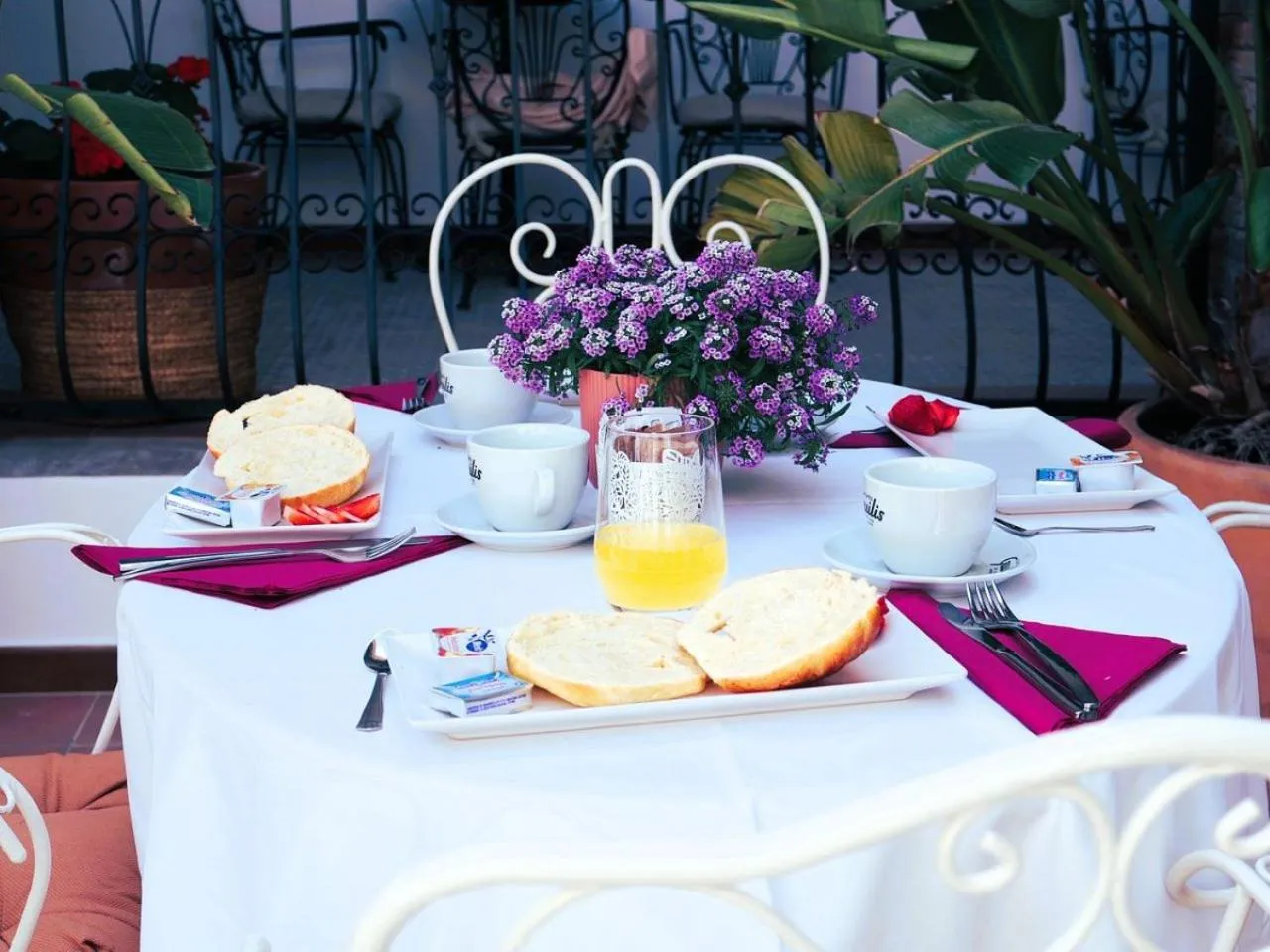 Breakfast in Art Boutique La Casona de las Flores