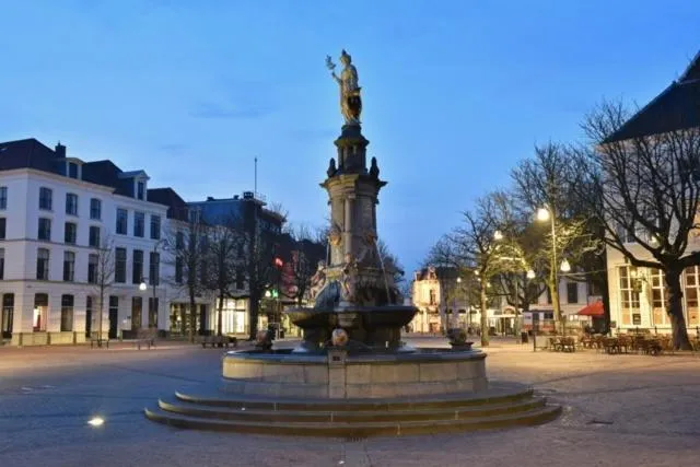 Decorative detail in Royal