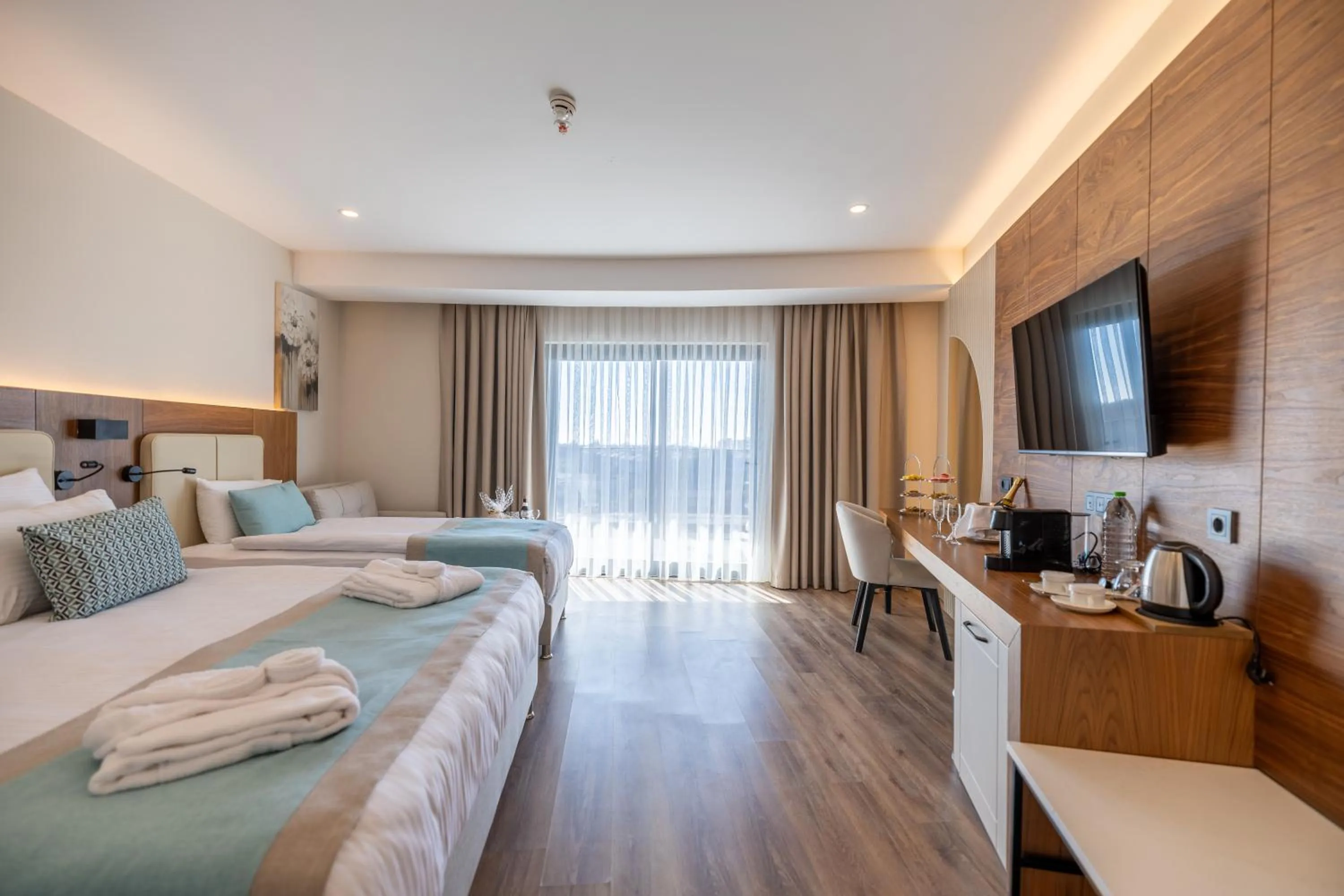 Kitchen or kitchenette, Bed in Side Moon Palace Hotel