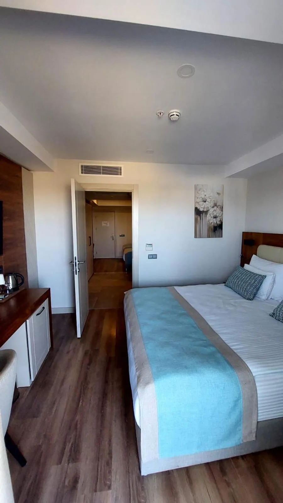 Bed in Side Moon Palace Hotel