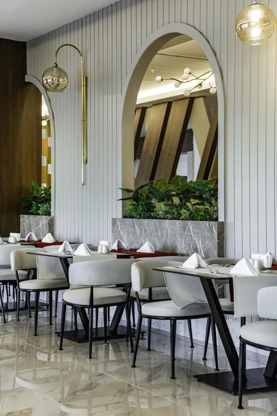 Restaurant/places to eat in Side Moon Palace Hotel