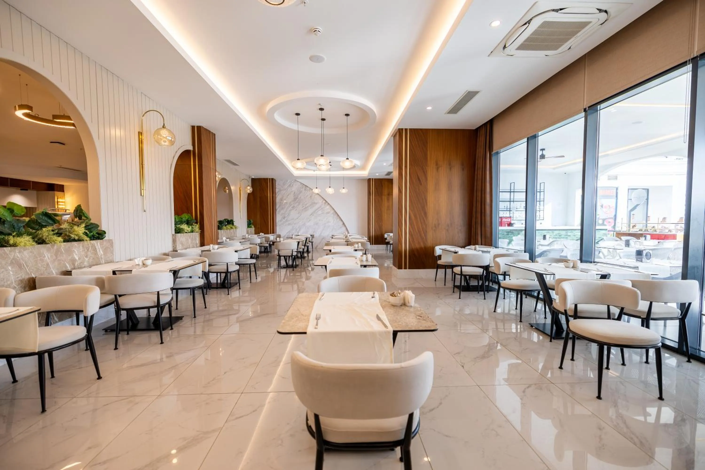 Restaurant/places to eat in Side Moon Palace Hotel