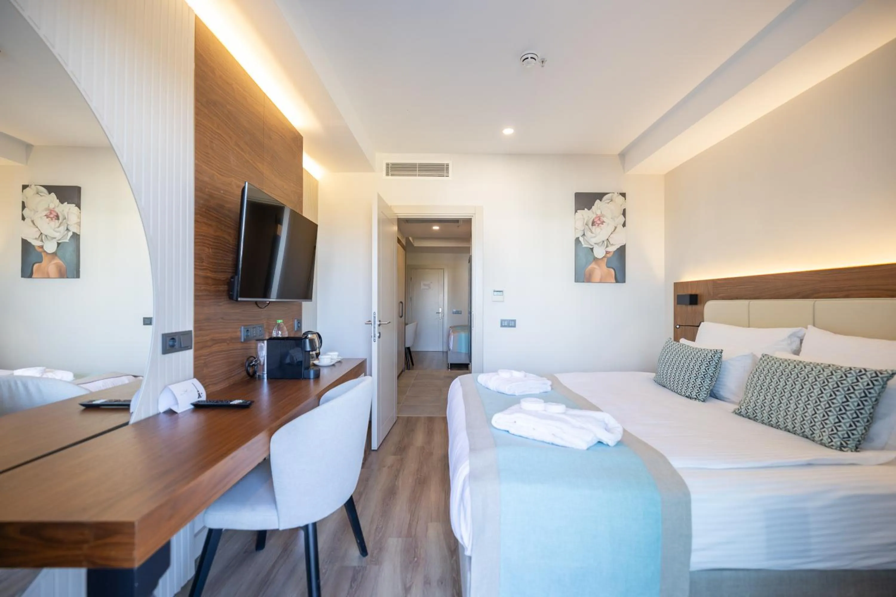 Bed in Side Moon Palace Hotel