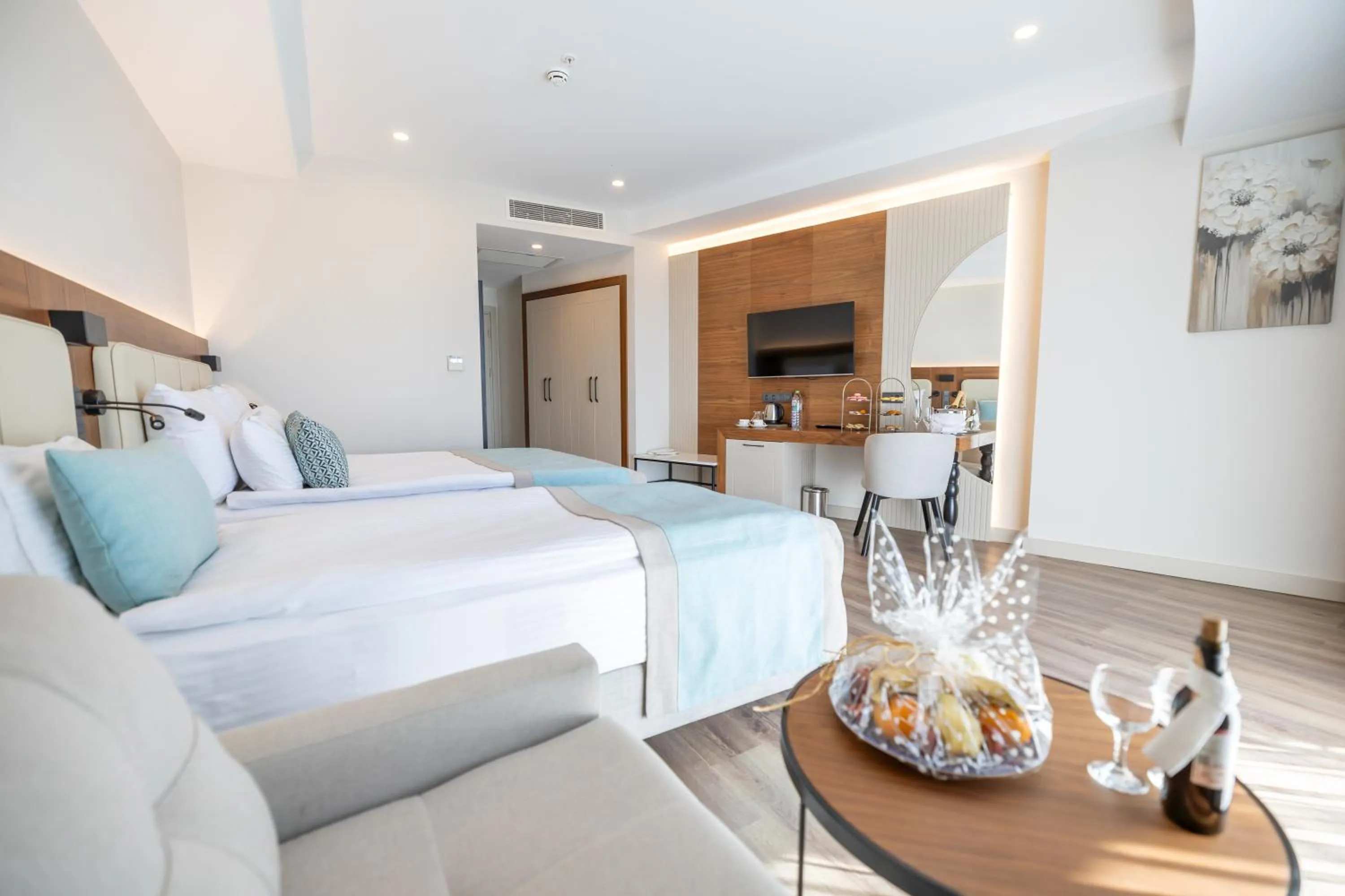 Bed in Side Moon Palace Hotel