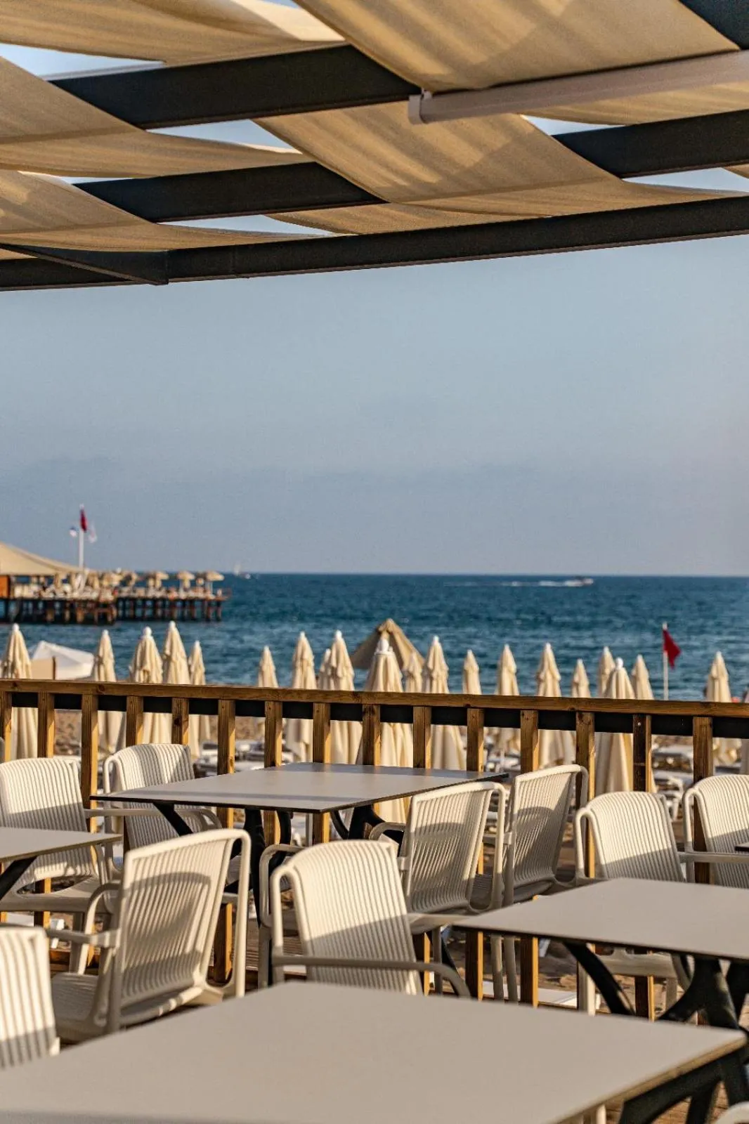 Restaurant/places to eat in Side Moon Palace Hotel