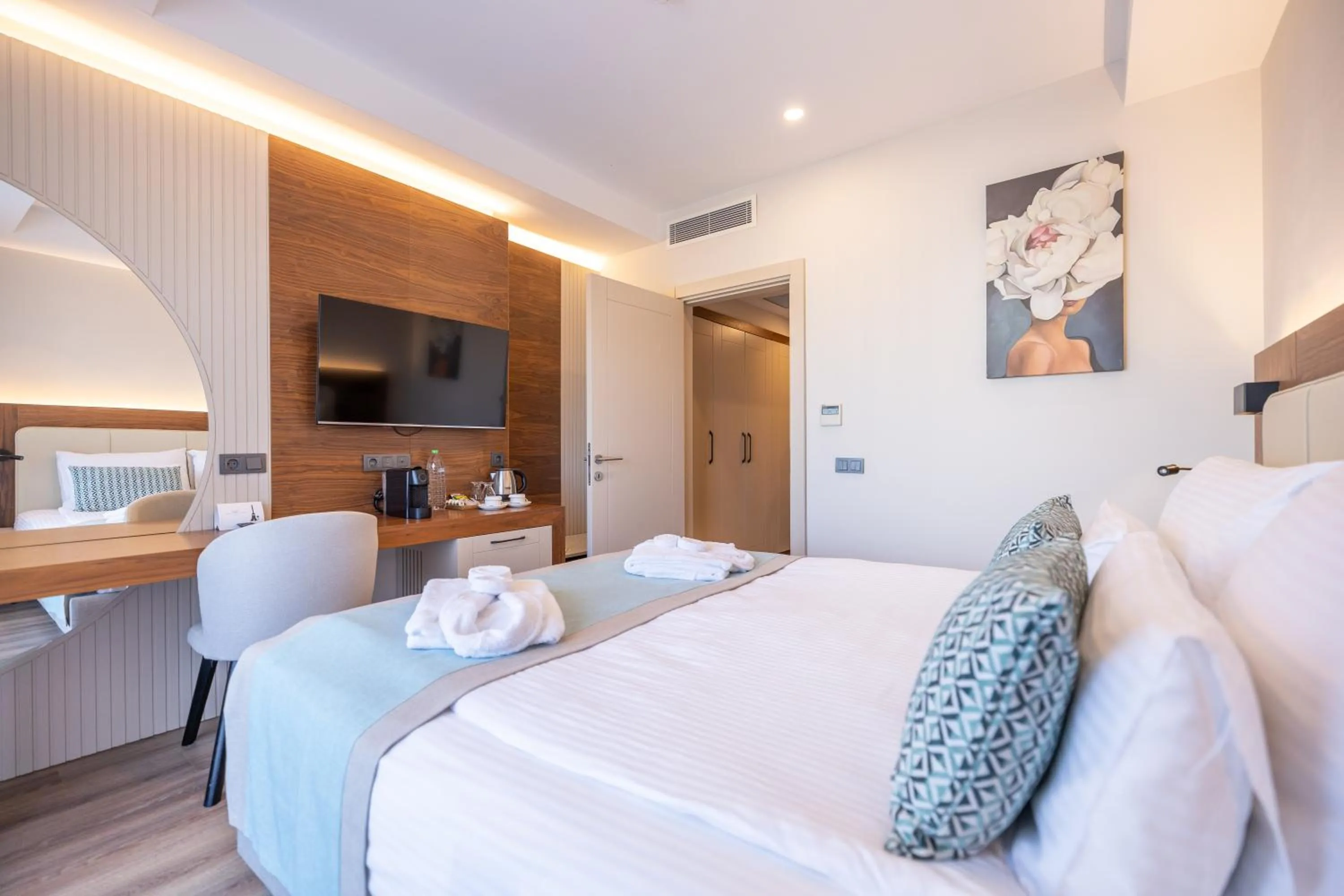 TV and multimedia, Bed in Side Moon Palace Hotel