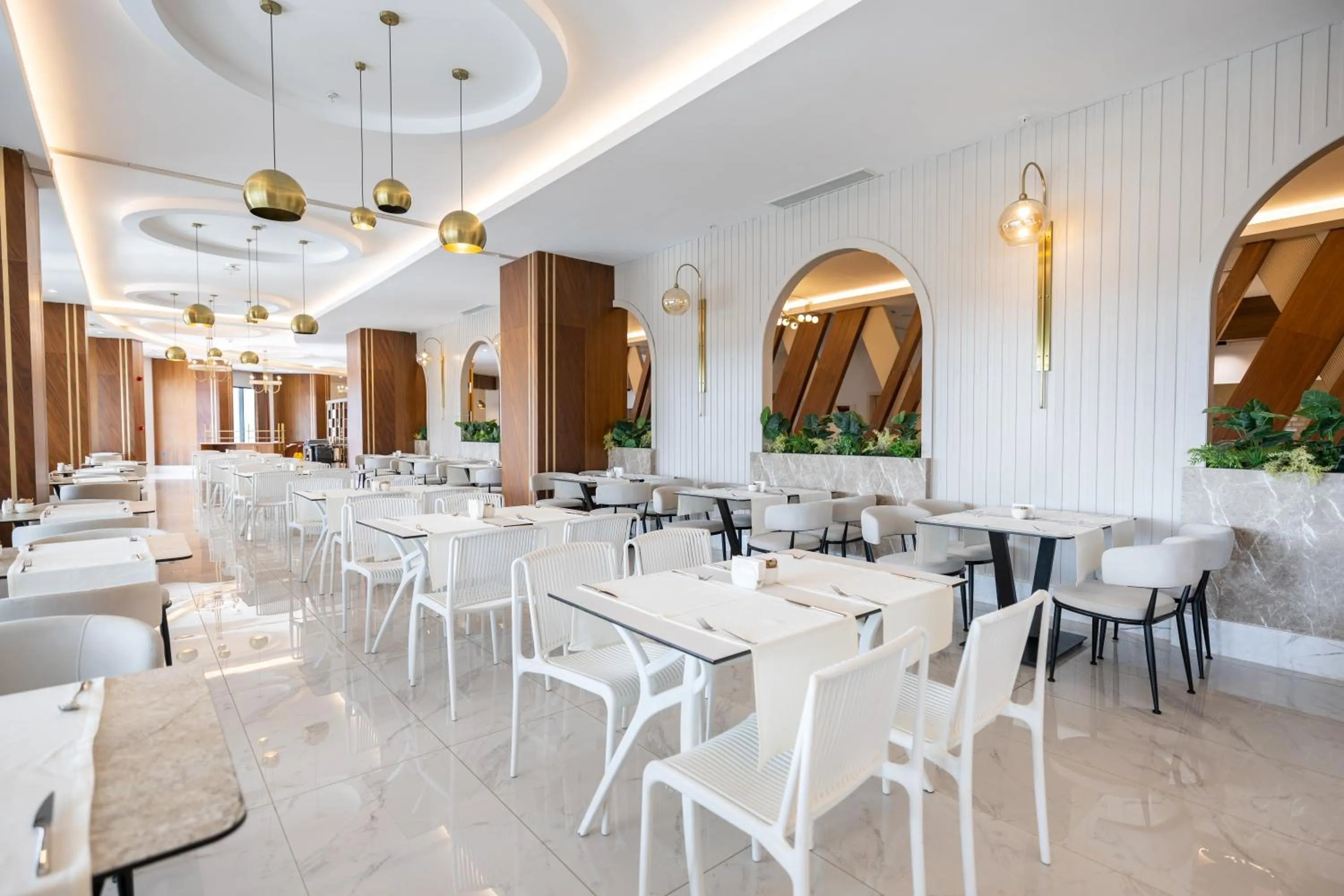 Restaurant/places to eat in Side Moon Palace Hotel