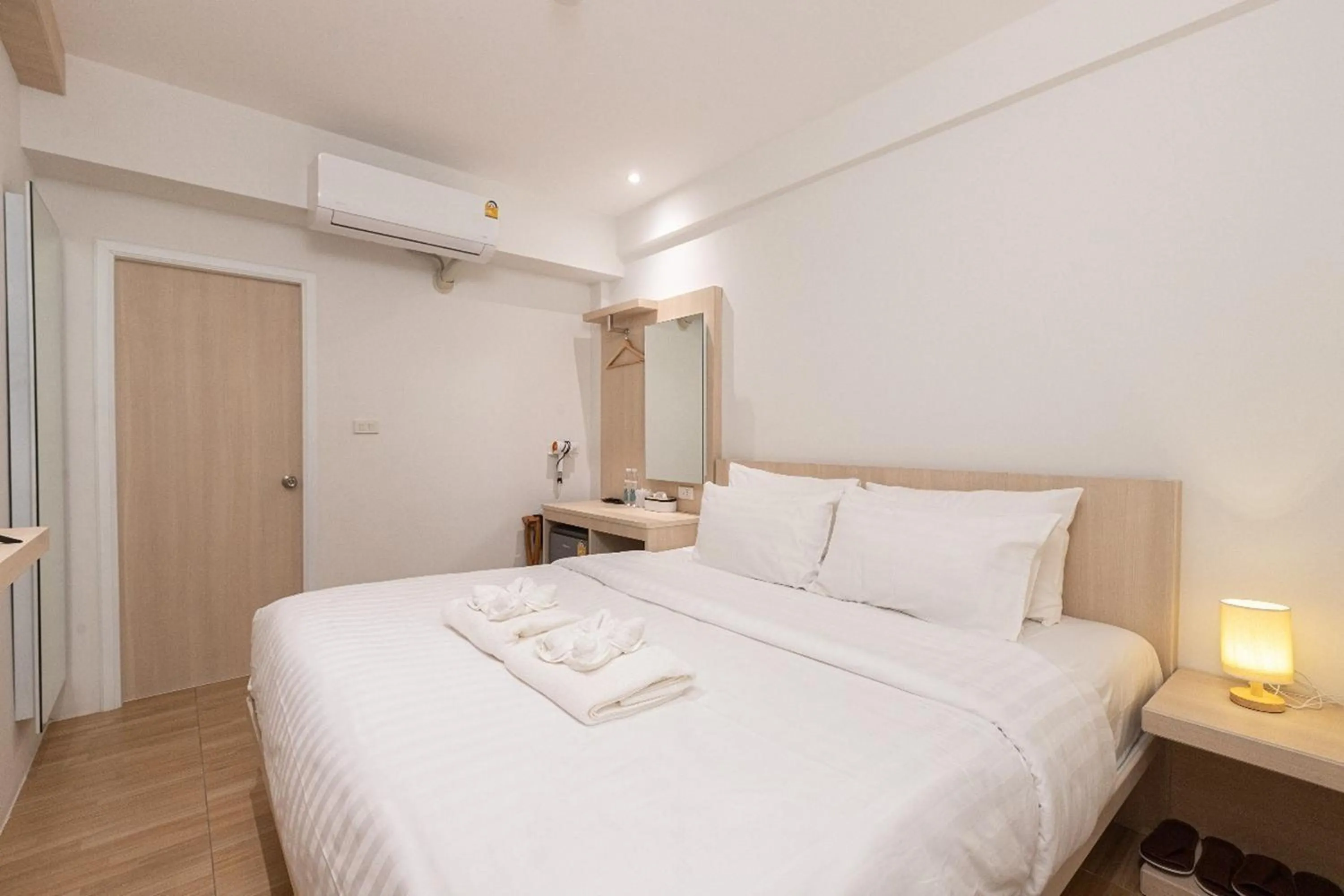 Bed in Zhennan Teabar Hotel