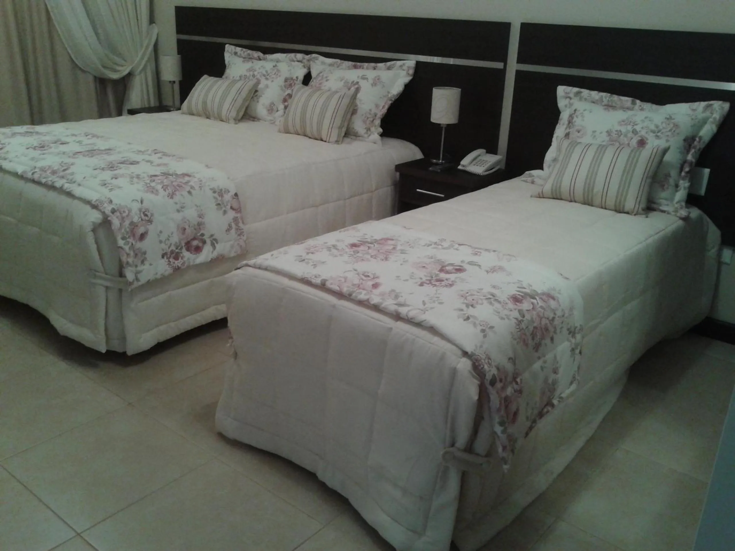 Bedroom, Bed in ARAMI HOTEL & LODGE