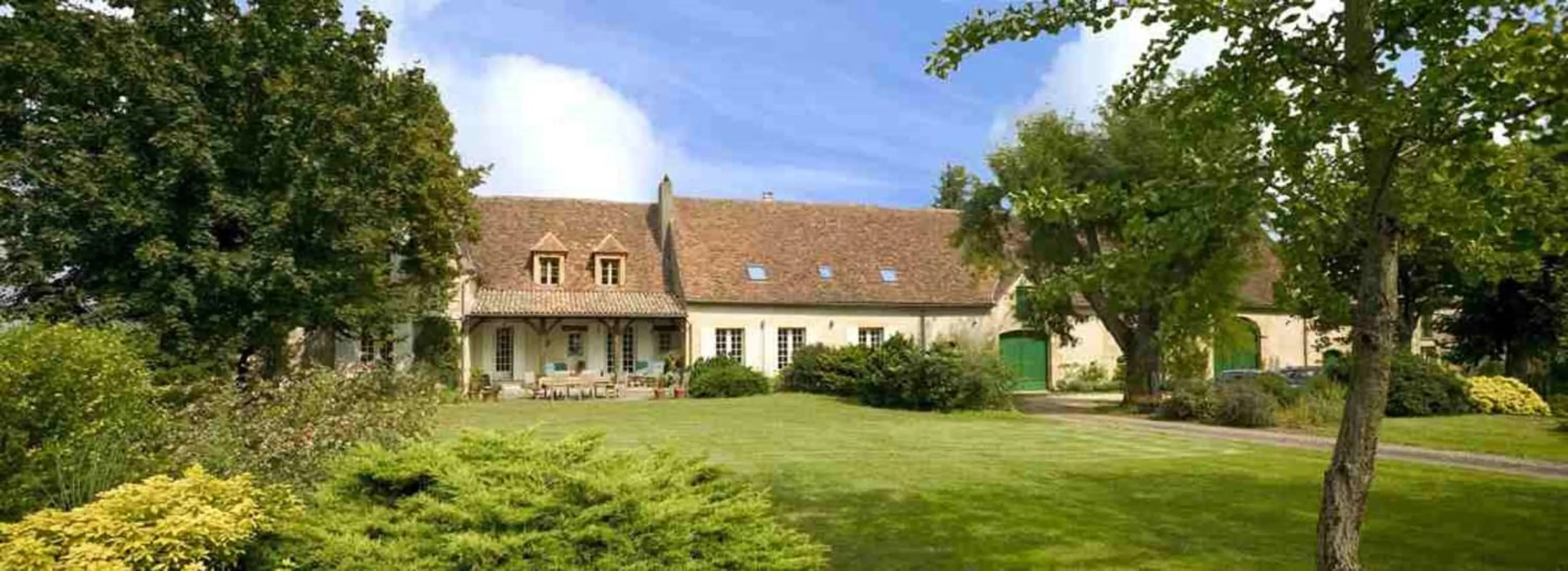 Property building in Domaine Maison Dodo