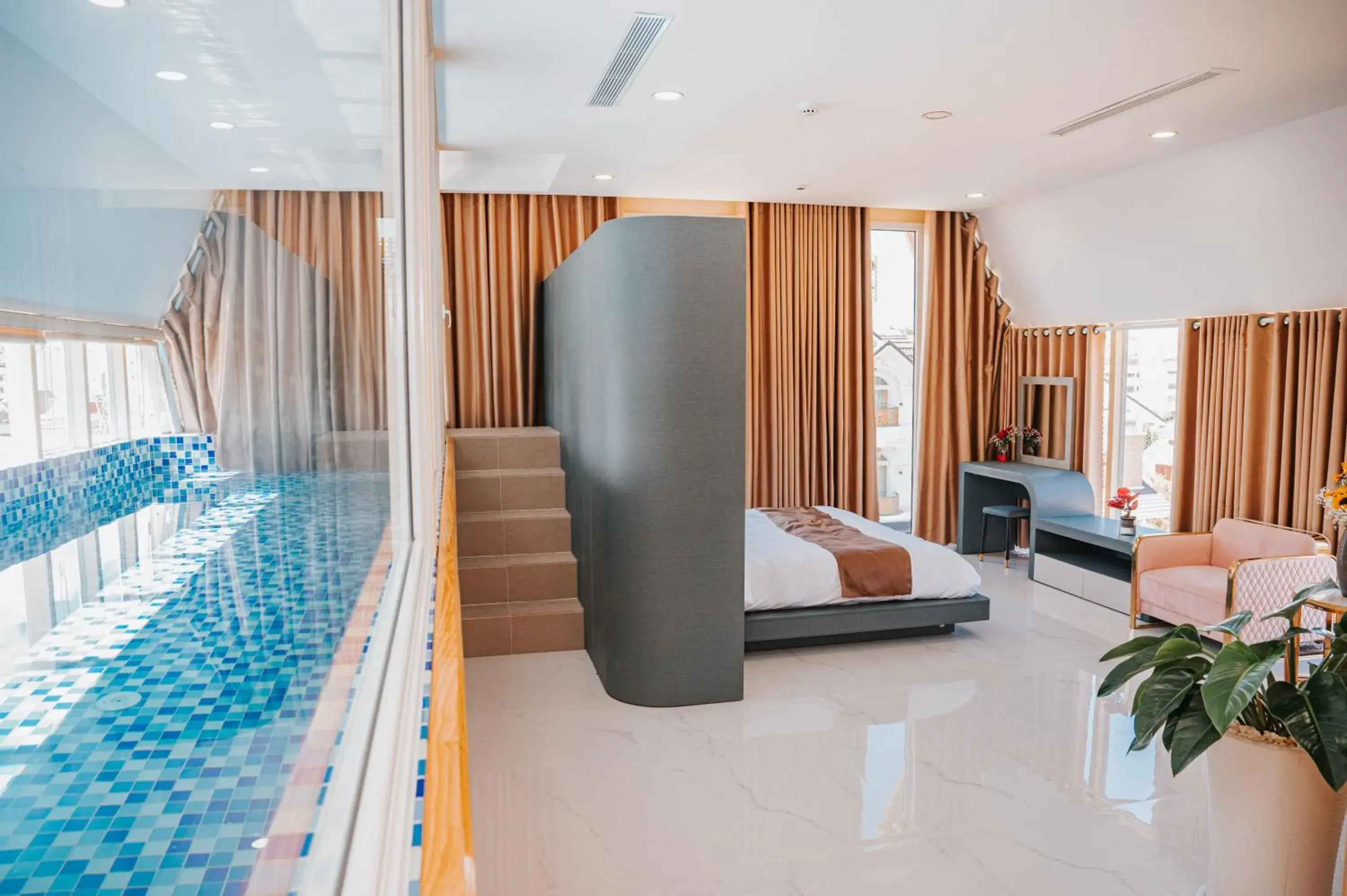 Double Room with Pool View in Quy Tai Premium Hotel Double Room with Pool View in Quy Tai Premium Hotel