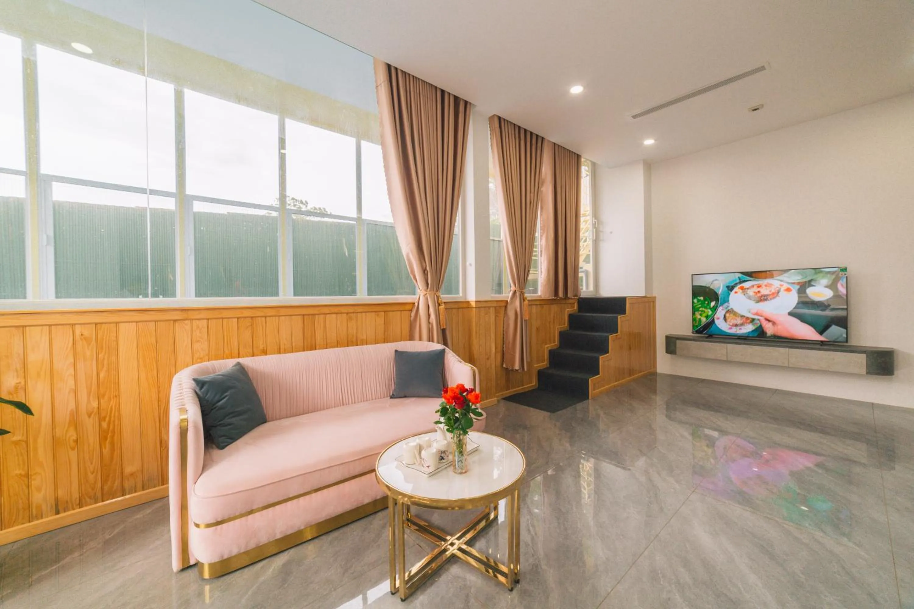 TV and multimedia in Quy Tai Premium Hotel