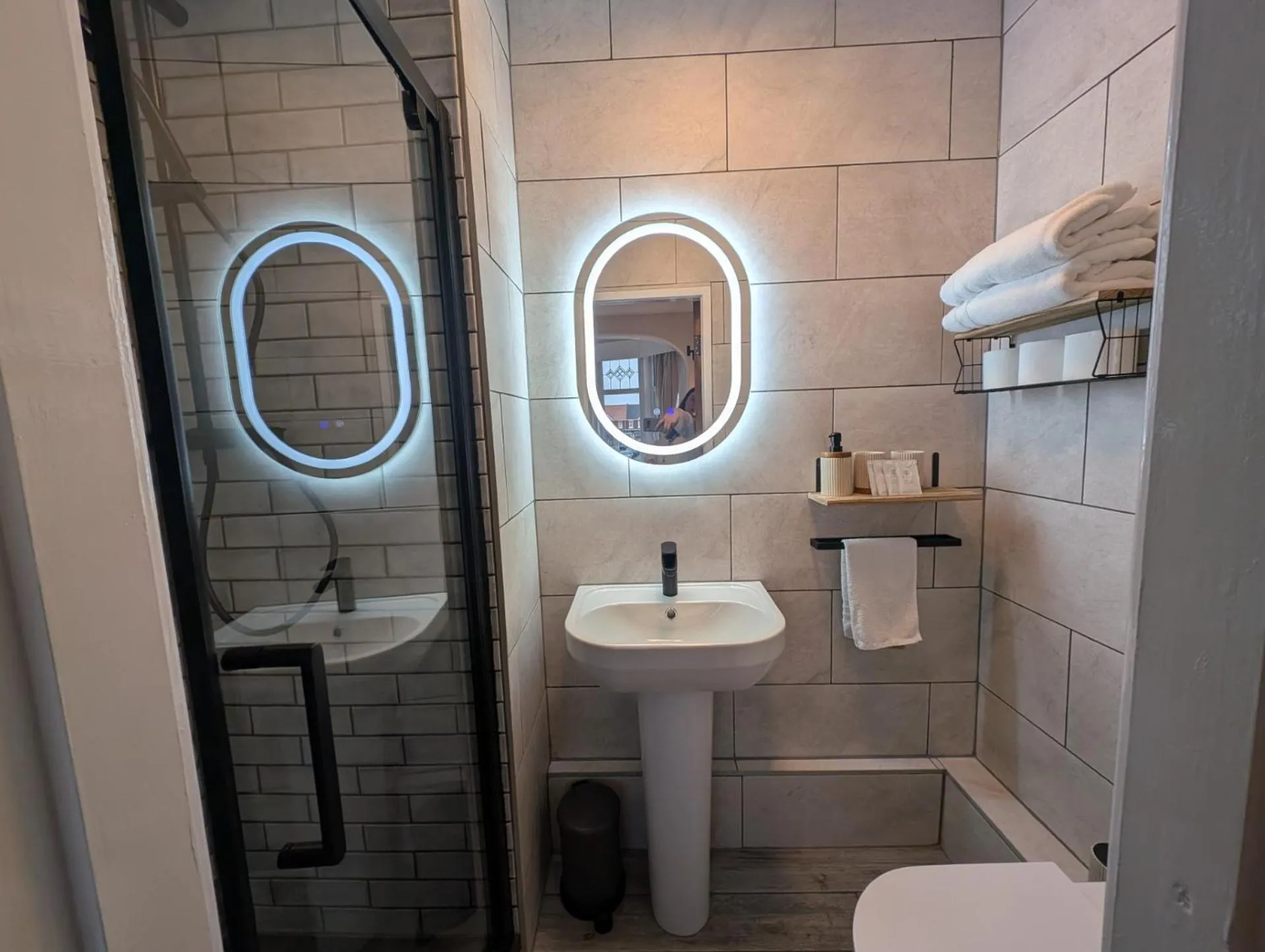 Shower in Hesketh Hotel