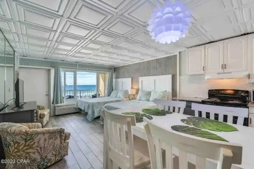 Sandy Bottoms Beachfront Studio On The Sand
