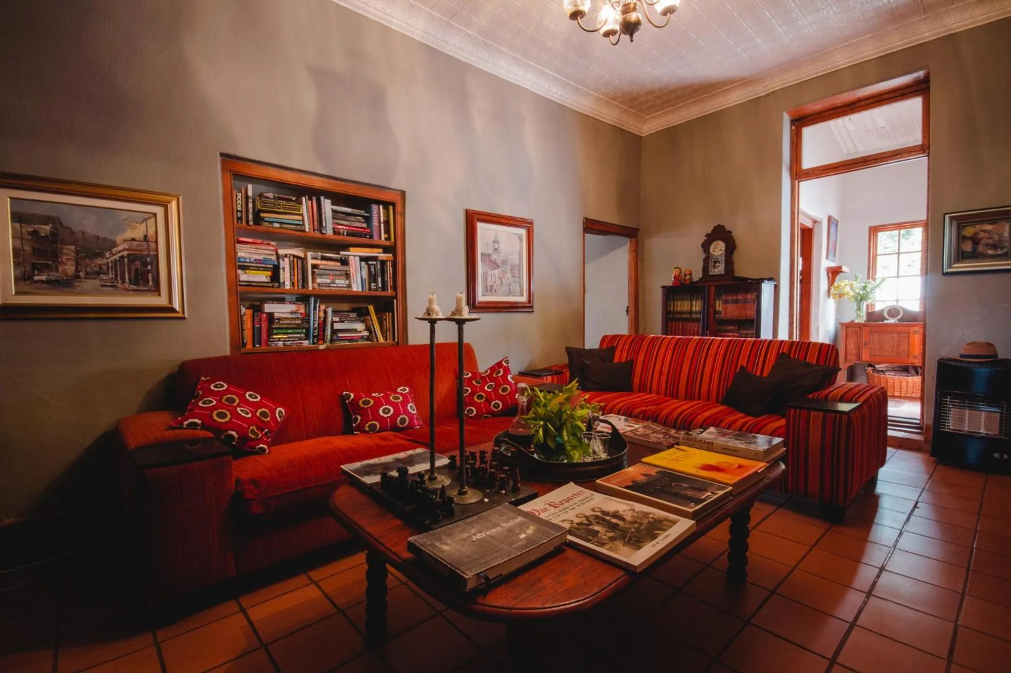 Communal lounge/ TV room in Cypress Cottage Guest House