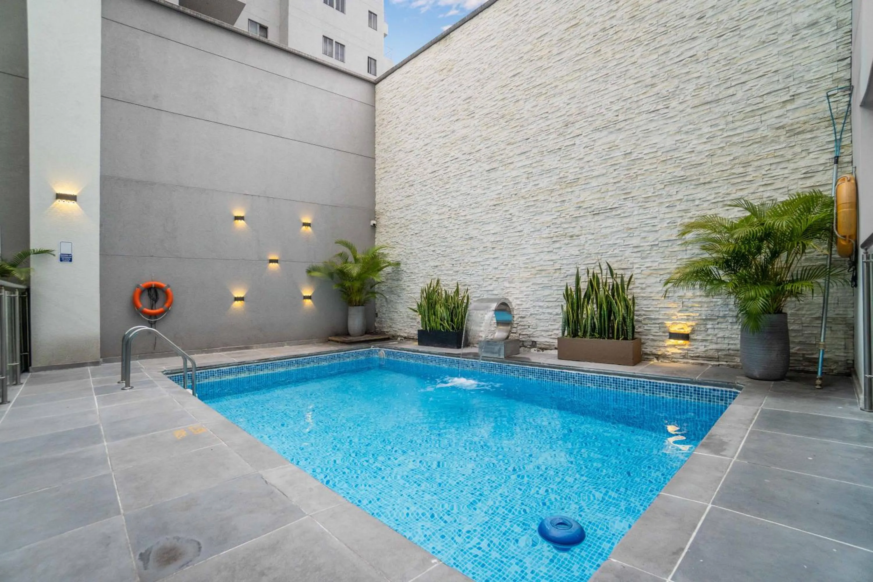 Swimming pool in Azor Hotel Cali Versalles