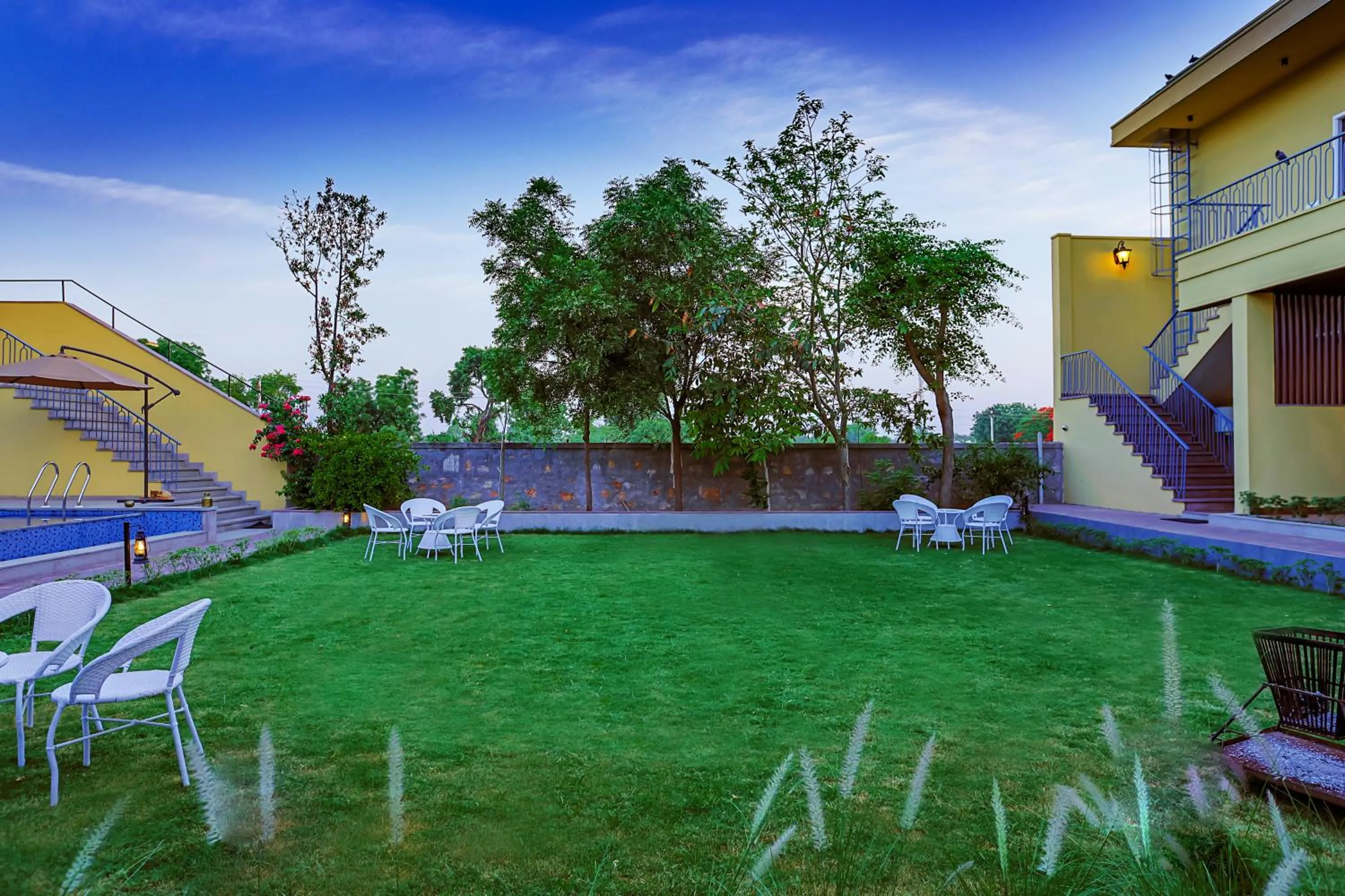 Garden in Ananyamaya nature lodge