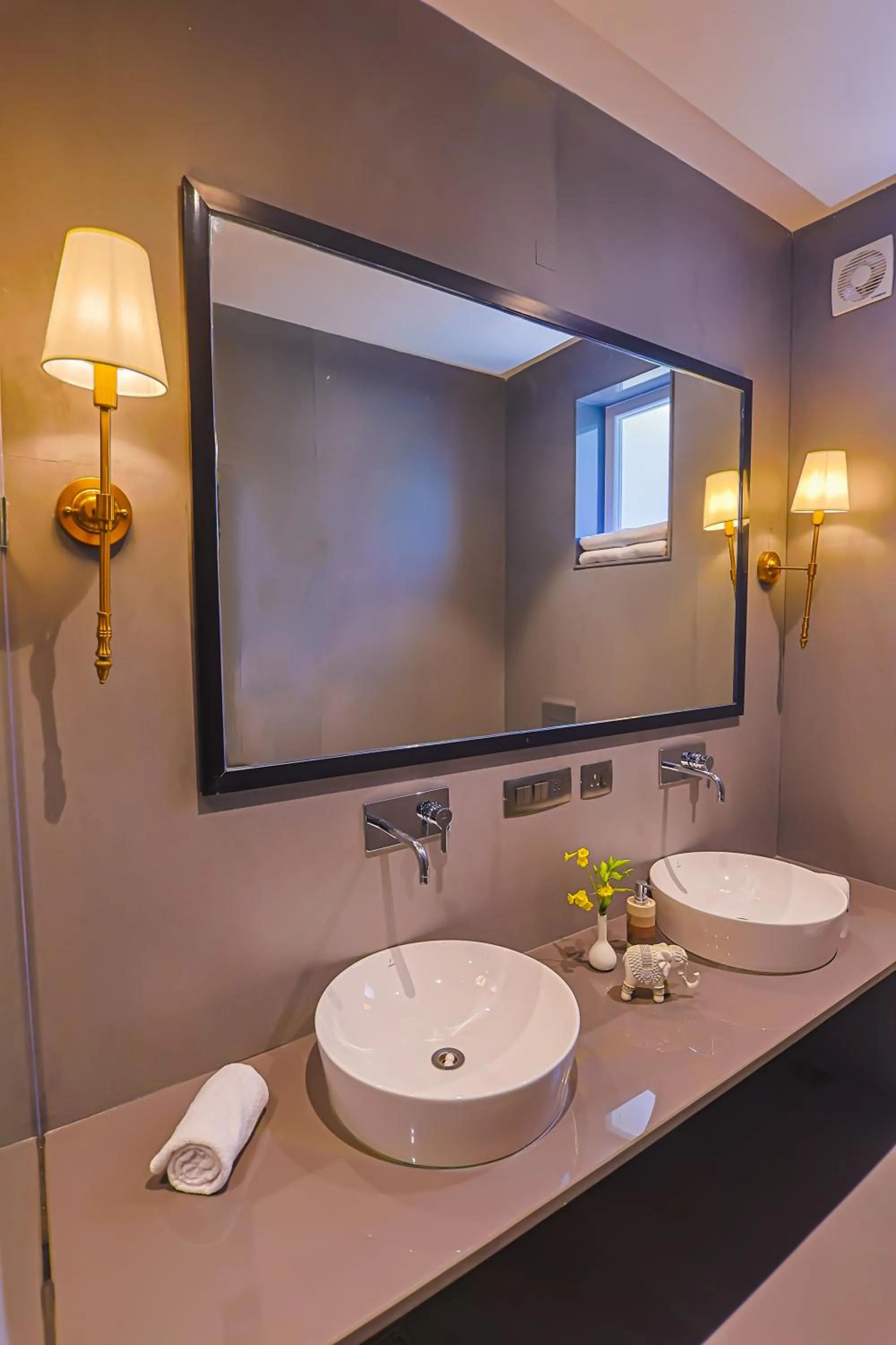 Bathroom in Ananyamaya nature lodge