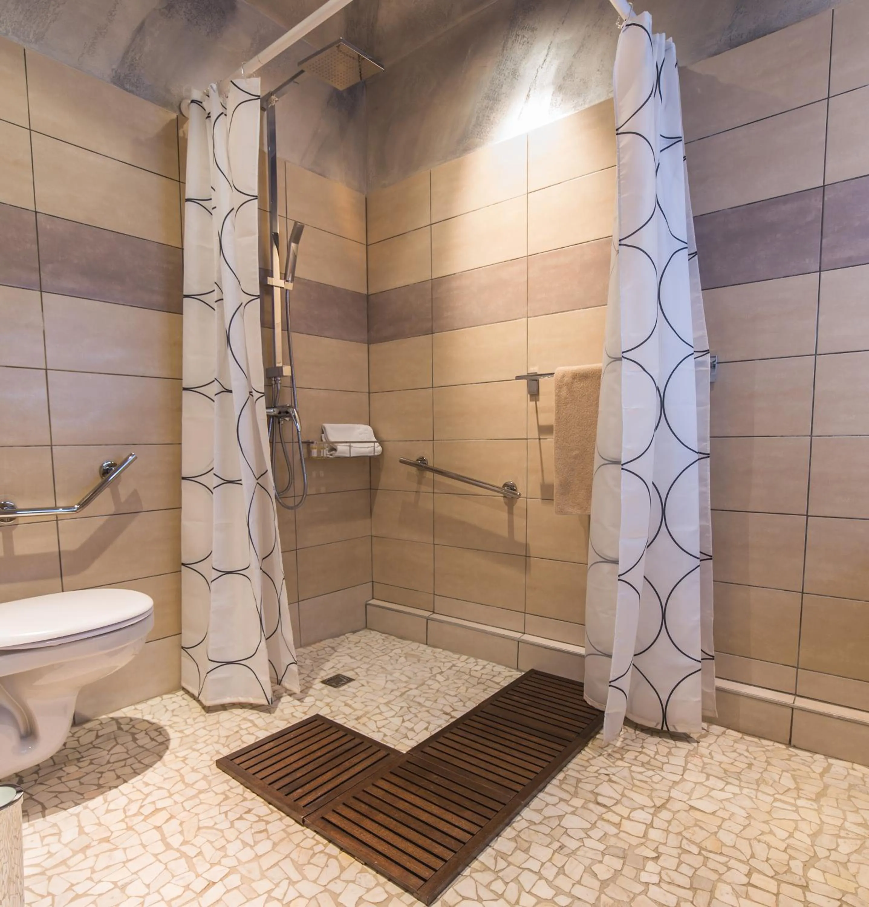 Bathroom in Hôtel Le Dormeur