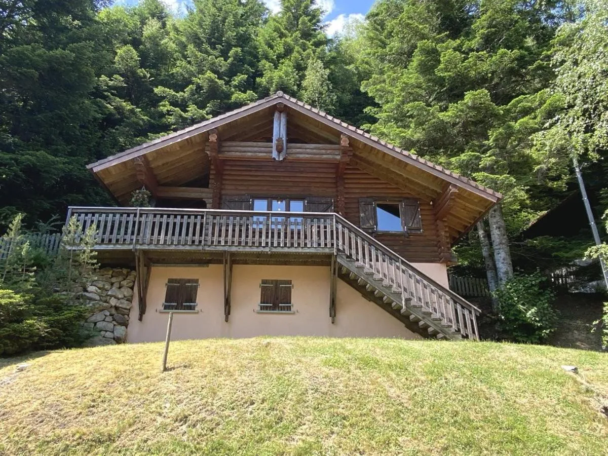 Off site in LE GRAND CERF Chalet en rondins avec SPA Jacuzzi