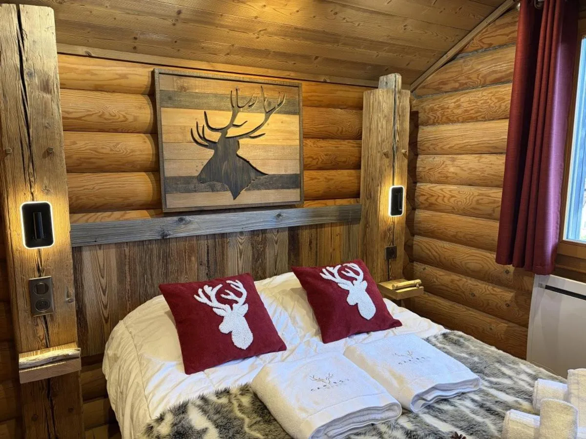 Bed in LE GRAND CERF Chalet en rondins avec SPA Jacuzzi